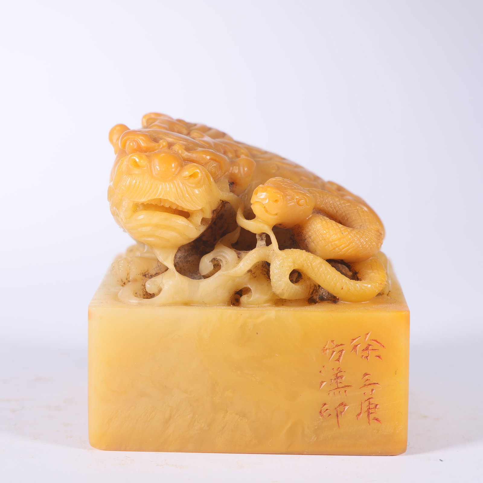 A TIANHUANG STONE SEAL WITH XUANWU (BLACK TORTOISE) KNOB (1 of 9)