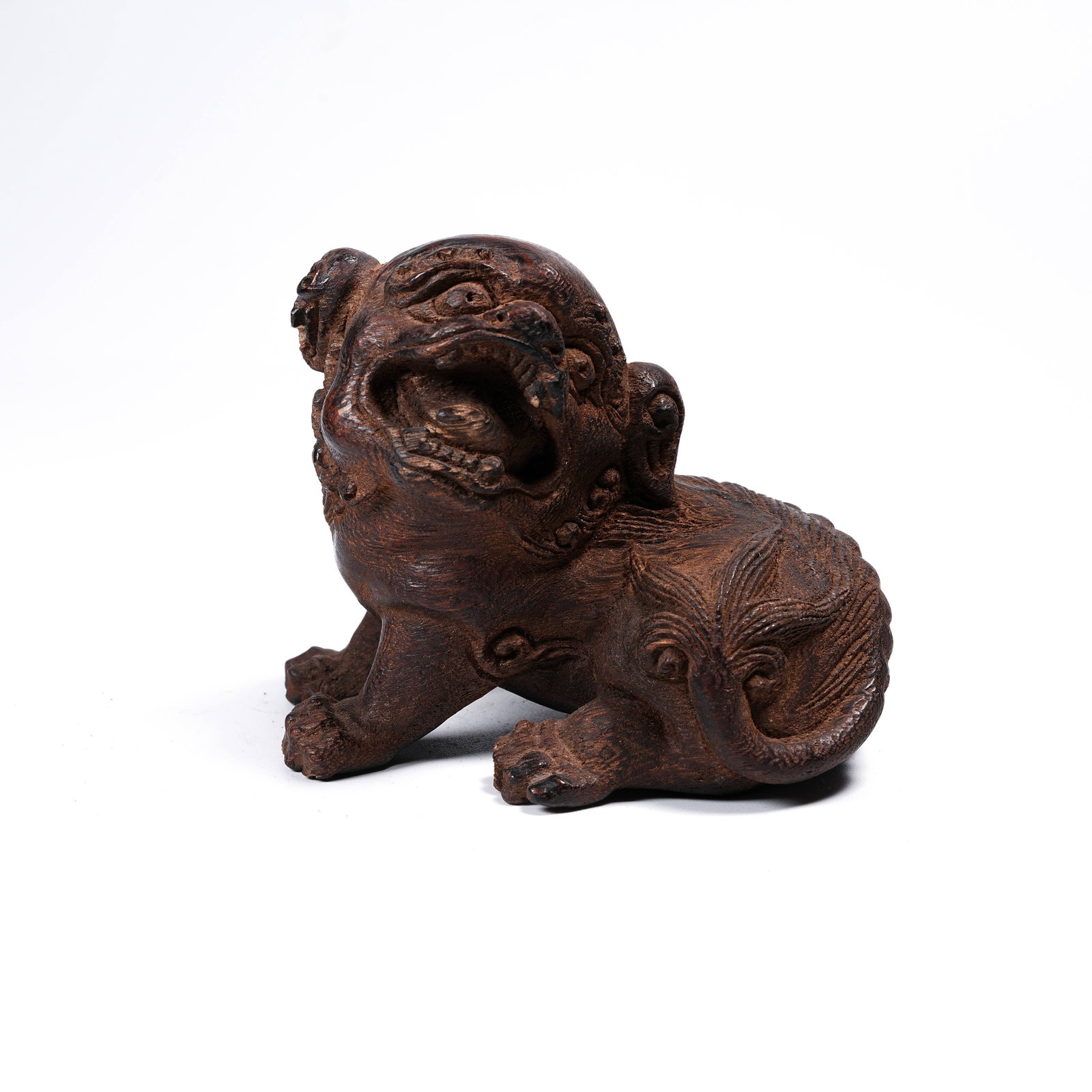 A BAMBOO CARVED AUSPICIOUS LION ORNAMENT (1 of 8)