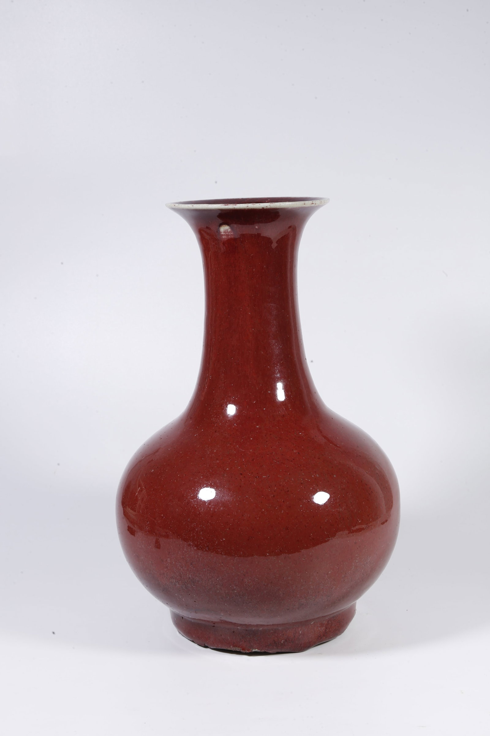 A RED-GLAZED PRIZE VASE (1 of 10)