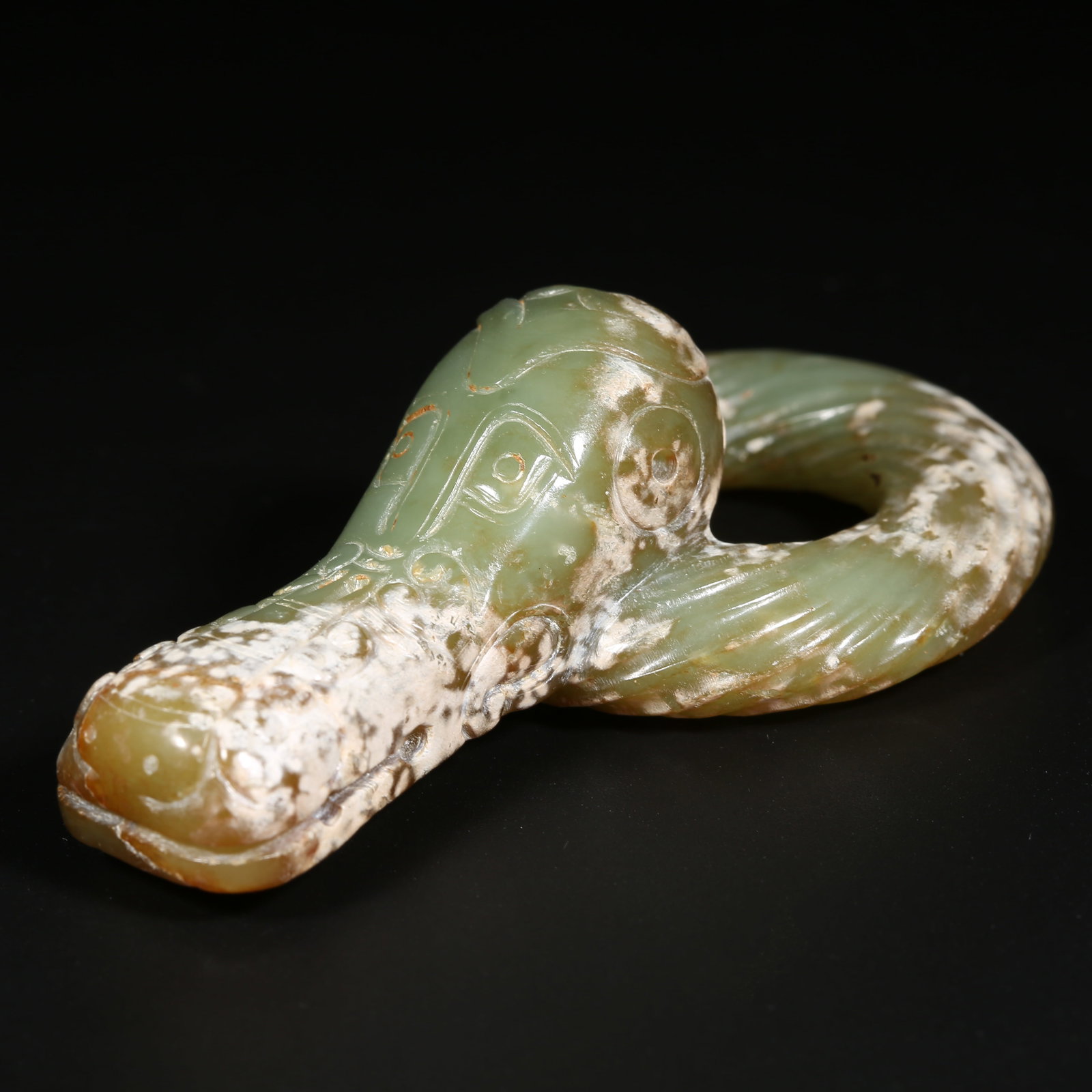 A ANCIENT JADE HANGING ORNAMENT (1 of 8)