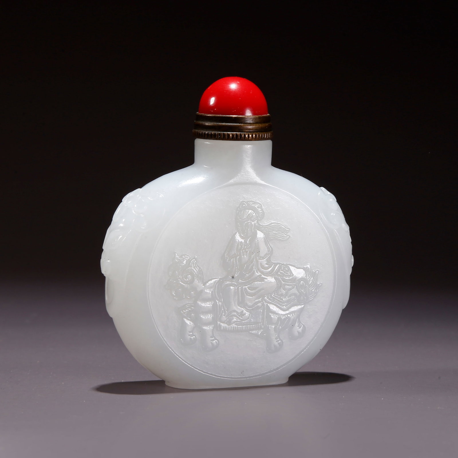 A HETIAN JADE SNUFF BOTTLE WITH FIGURE PATTERN (1 of 9)
