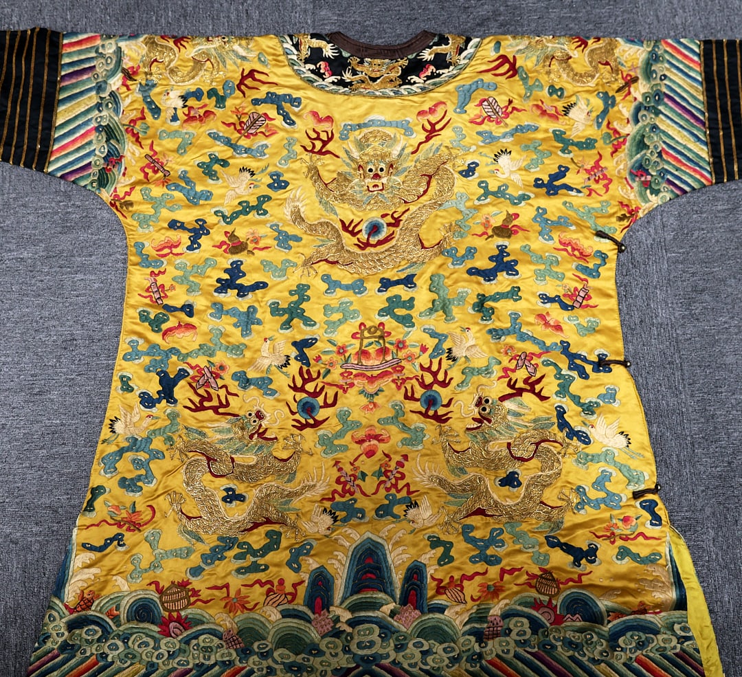 A GOLD THREAD FIVE-CLAWED DRAGON ROBE - 8