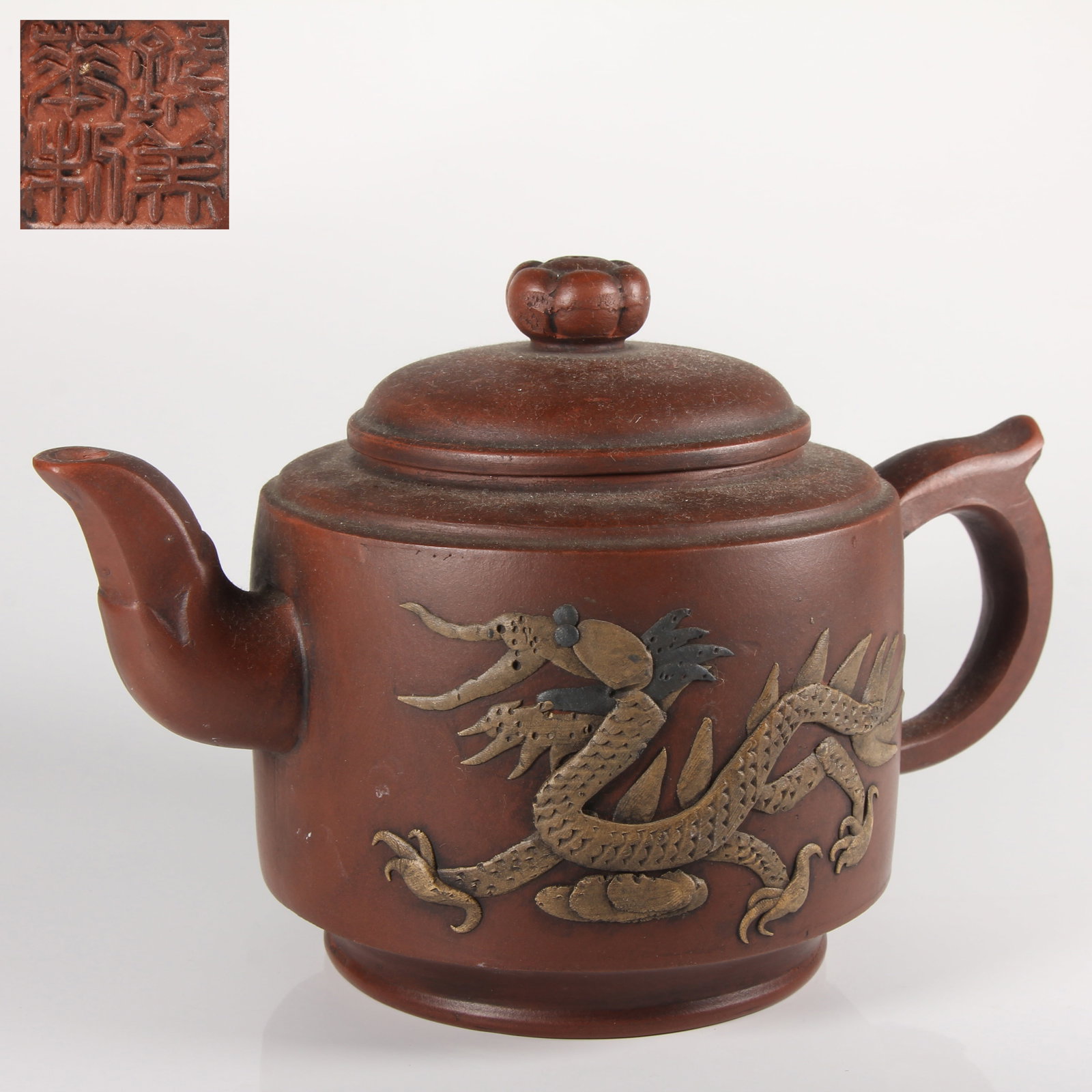 A PURPLE CLAY EWER WITH DRAGON MOTIF (1 of 14)
