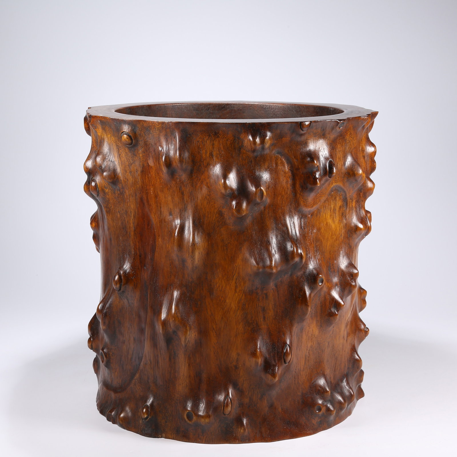 A HUANGHUALI BURL-SHAPED PEN HOLDER (1 of 9)