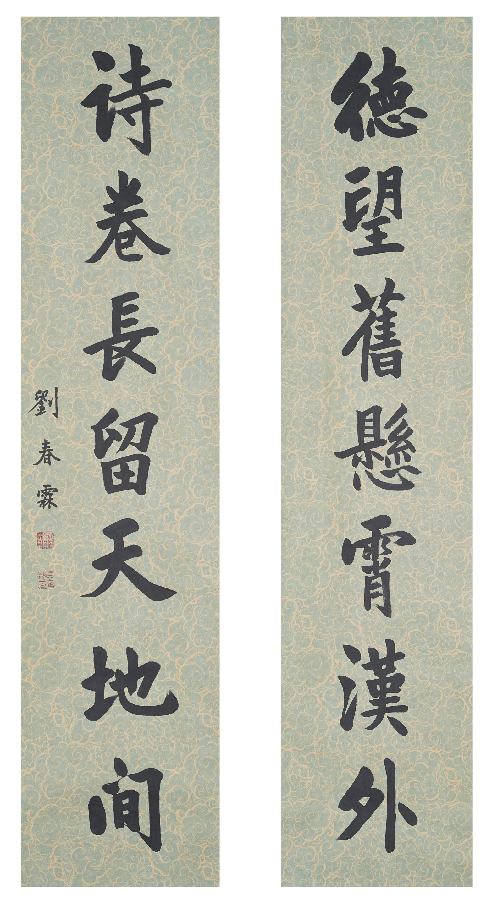 A COUPLET CALLIGRAPHY ON PAPER BY LIU CHUNLIN.劉春霖 (1 of 17)