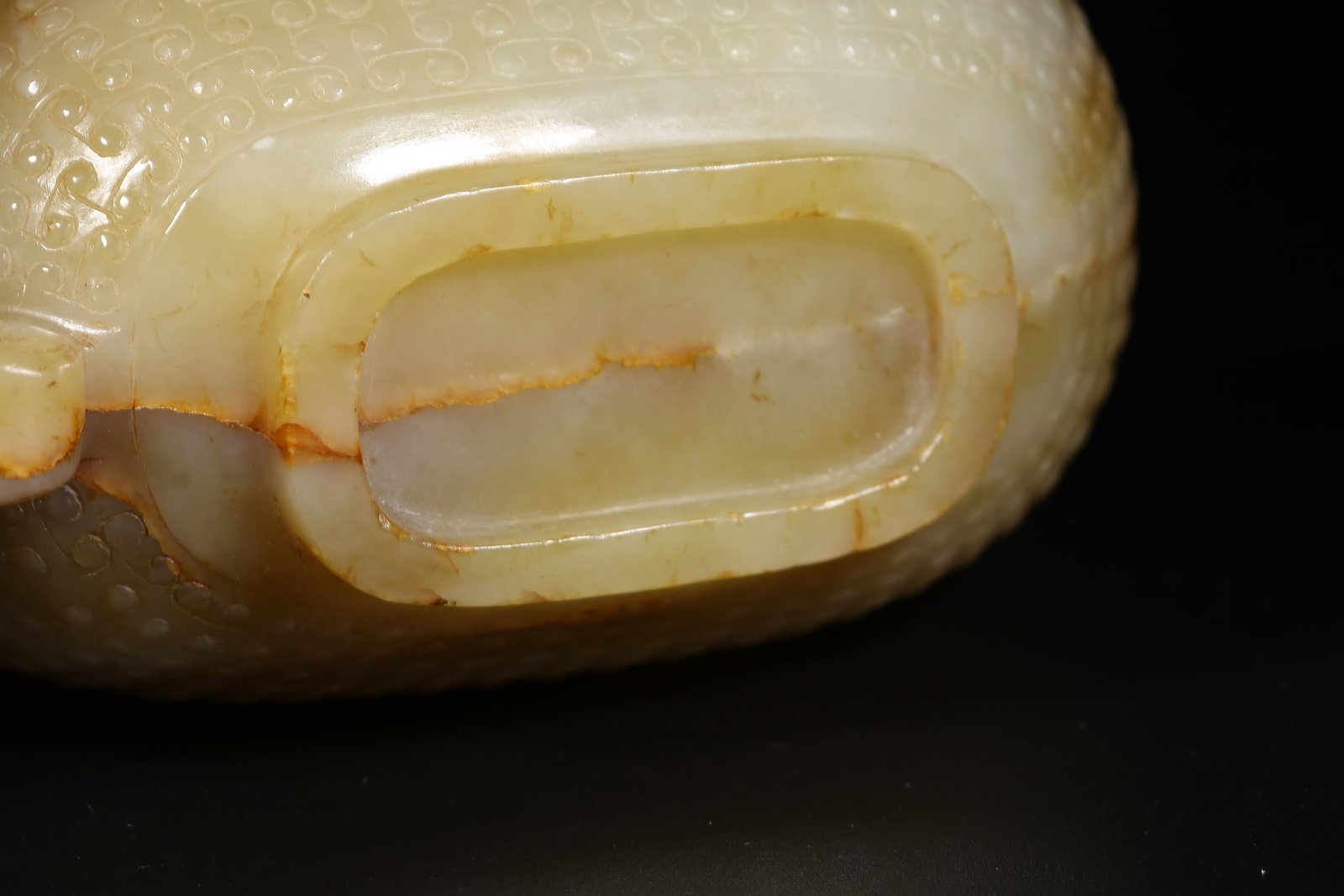 A ANCIENT JADE CUP WITH DRAGON-HANDLED INTERLINKED CLOUD PATTERN - 10