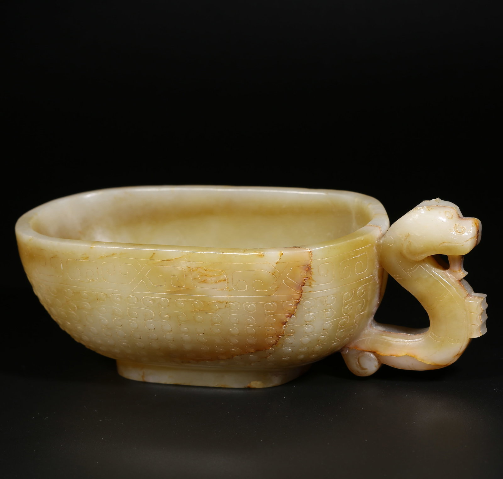 A ANCIENT JADE CUP WITH DRAGON-HANDLED INTERLINKED CLOUD PATTERN (1 of 10)