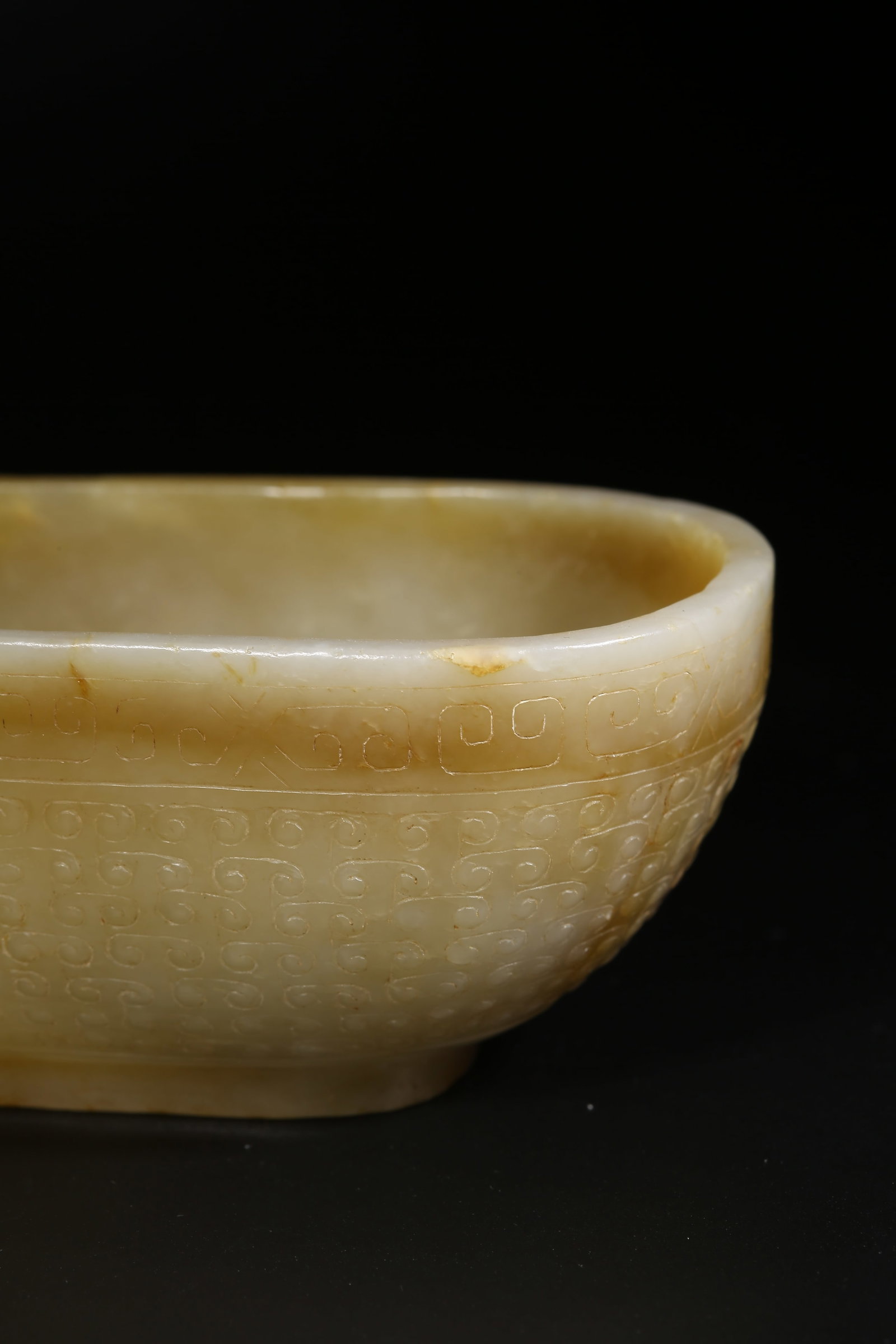 A ANCIENT JADE CUP WITH DRAGON-HANDLED INTERLINKED CLOUD PATTERN - 8