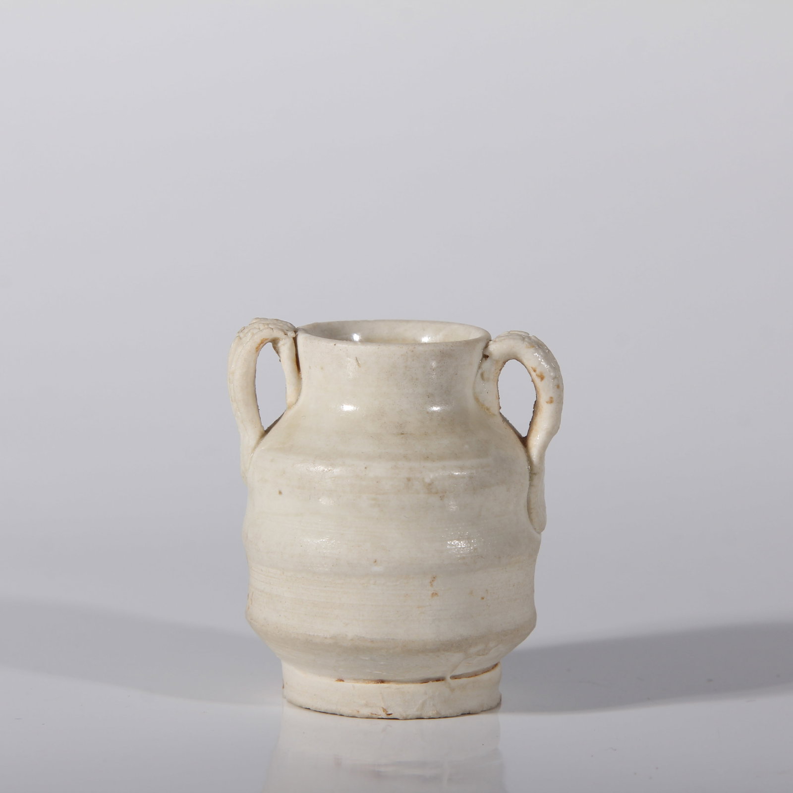 A WHITE-GLAZED XIAN PATTERN SCHOLAR'S DESK SET (1 of 9)