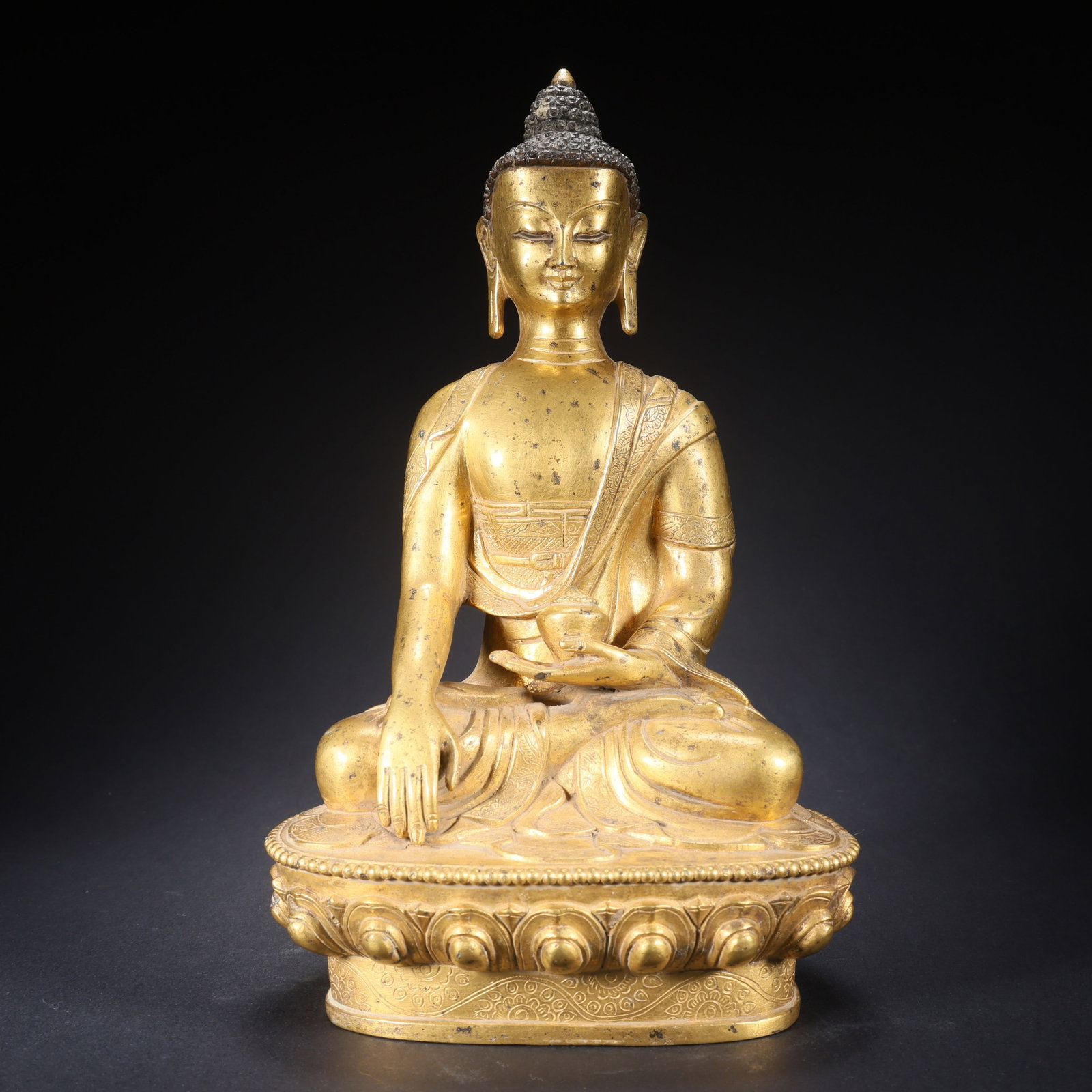 A GILT BRONZE SEATED SHAKYAMUNI (1 of 9)