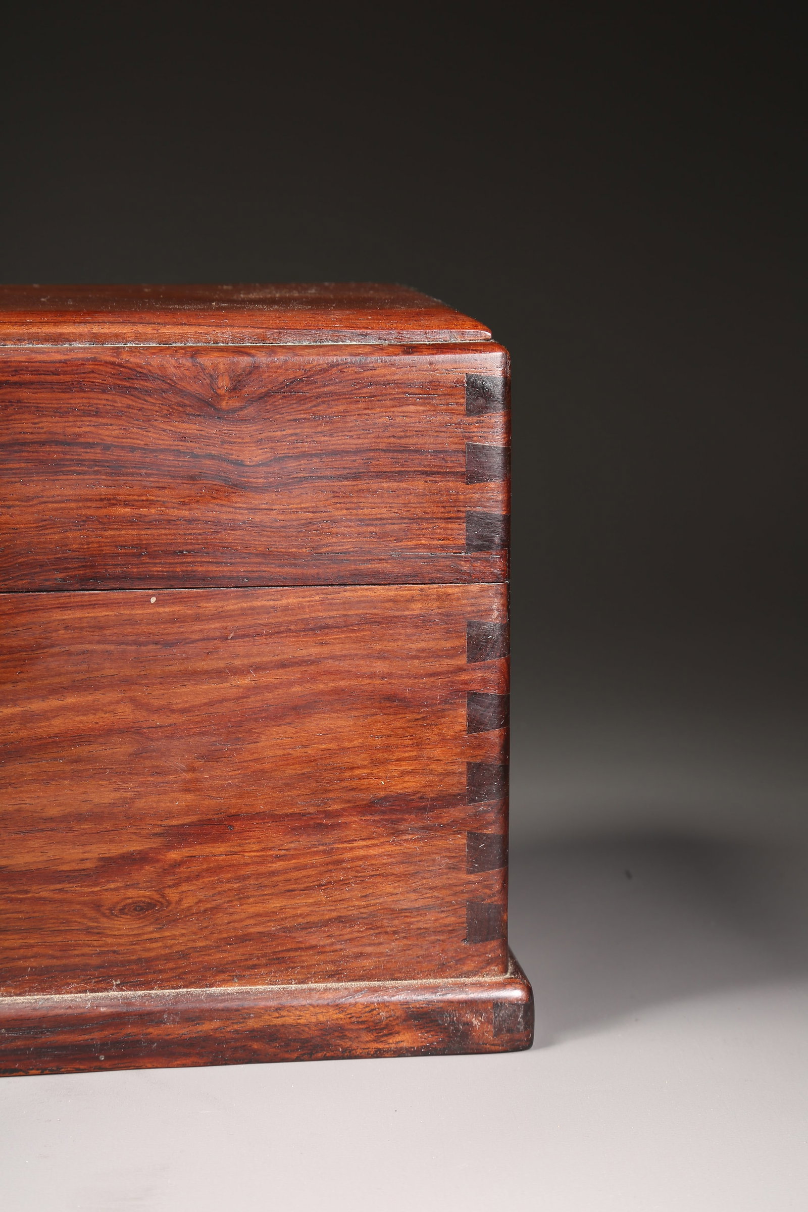 A HUANGHUALI RECTANGULAR LIDDED BOX - 3