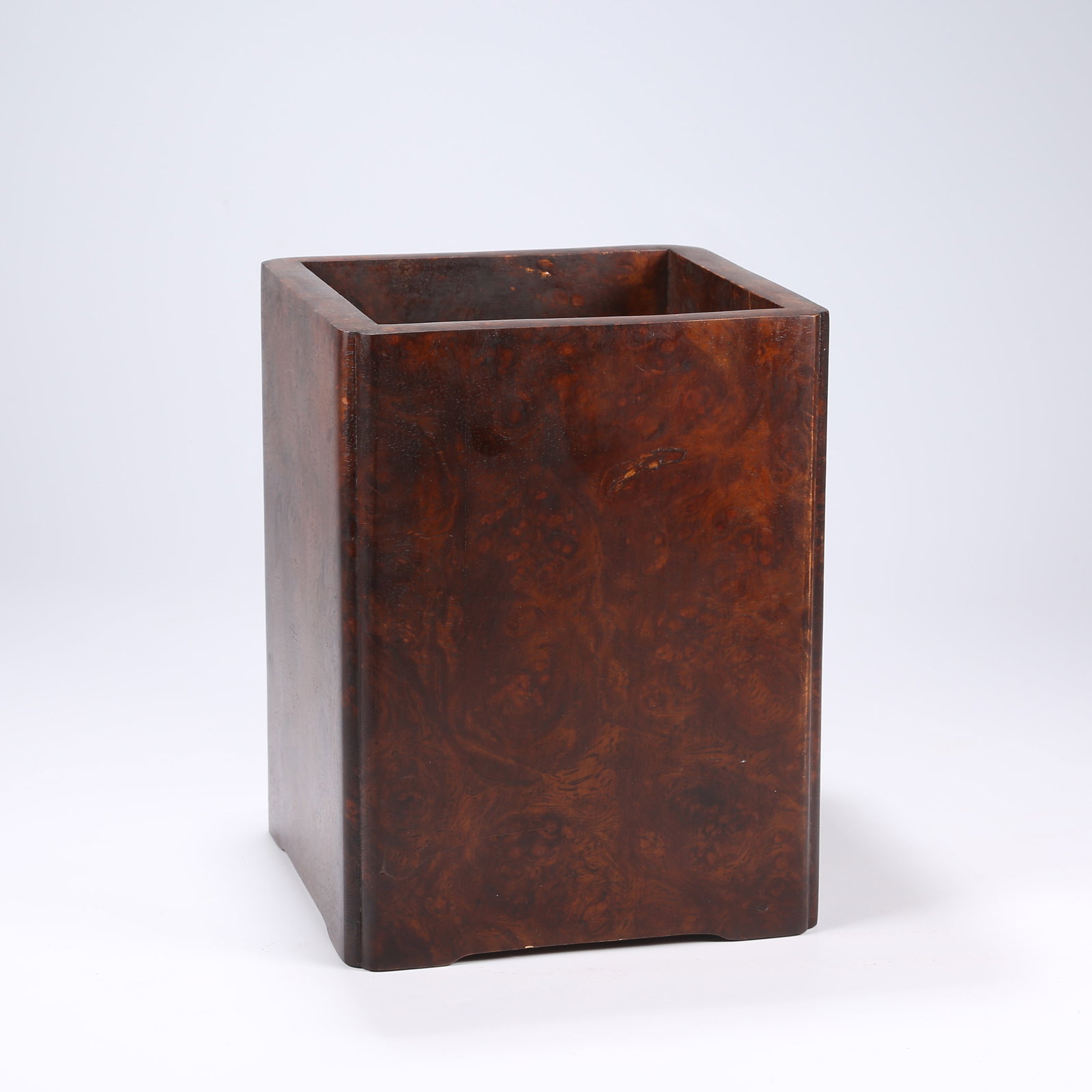 A BURL WOOD SQUARE PEN HOLDER WITH CURVED CORNERS (1 of 9)