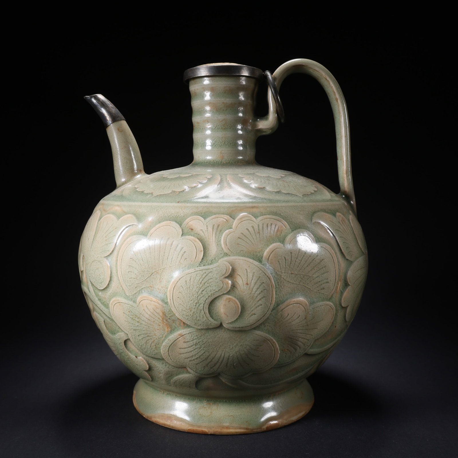 A YAOZHOU PORCELAIN WINE VESSEL WITH GOLD AND SILVER MOUNTS, BAOHE HALL (1 of 9)