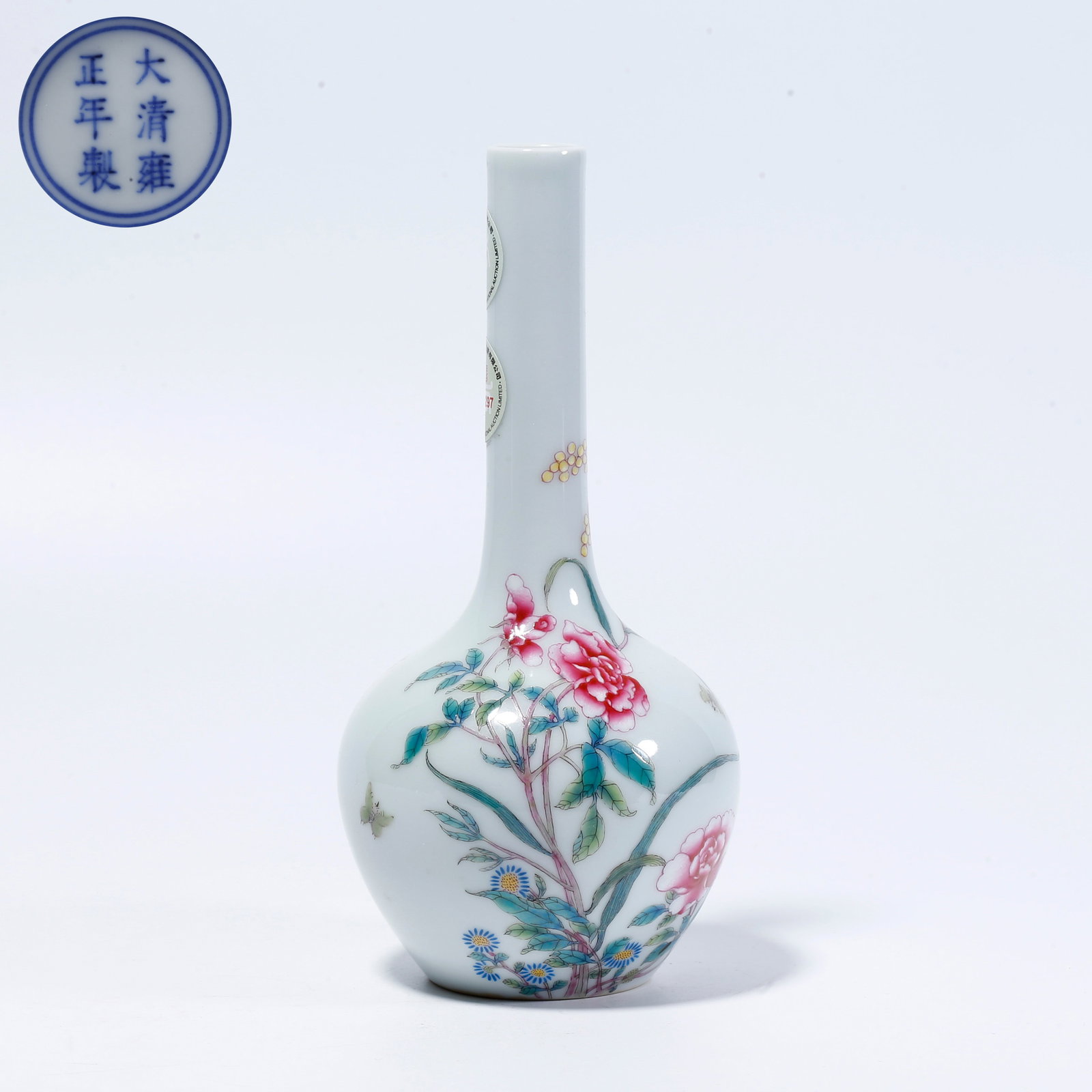 A FAMILLE ROSE LONG-NECK BOTTLE WITH FLOWER DISH PATTERN (1 of 9)