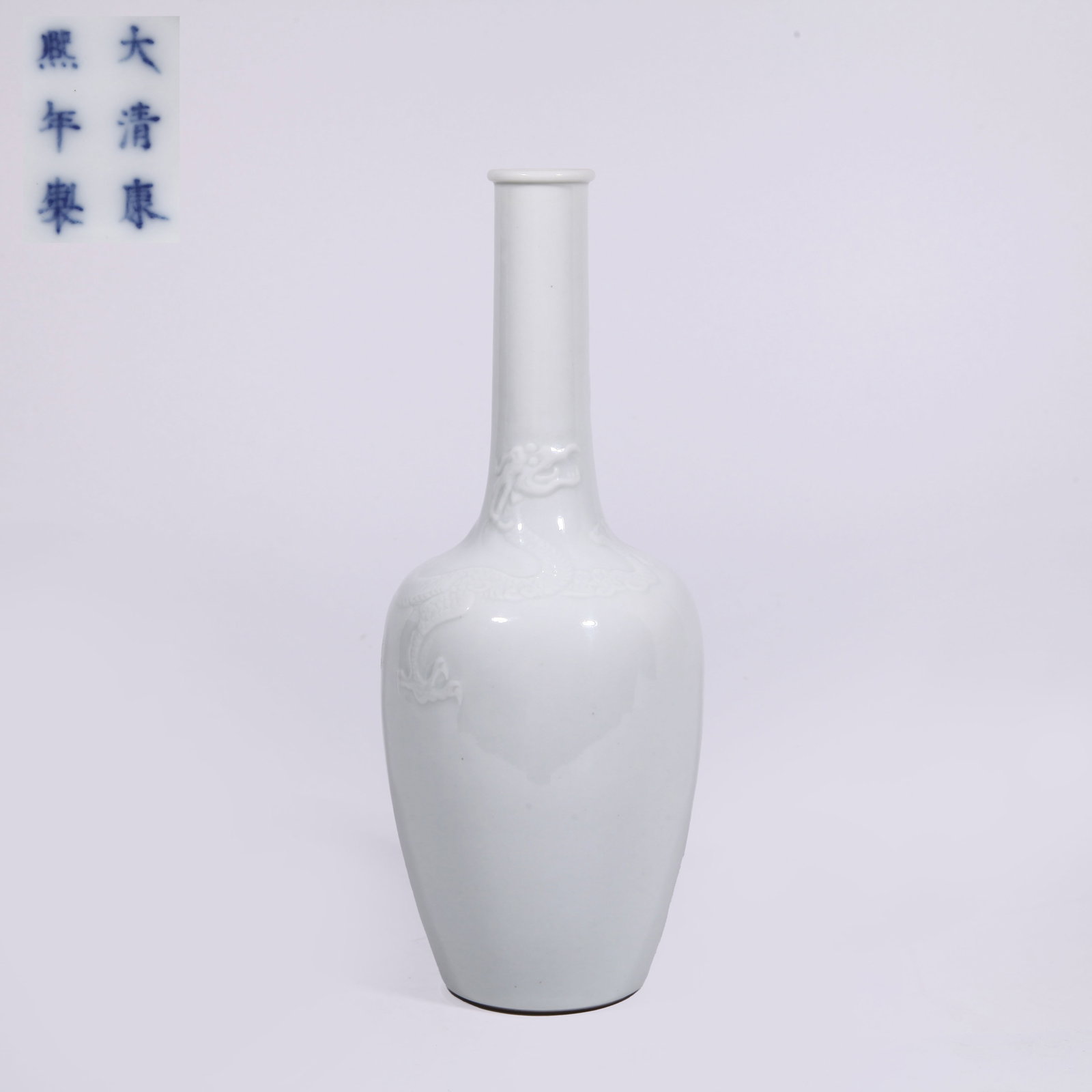 A WHITE GLAZE CHI-DRAGON LONG-NECK VASE (1 of 9)