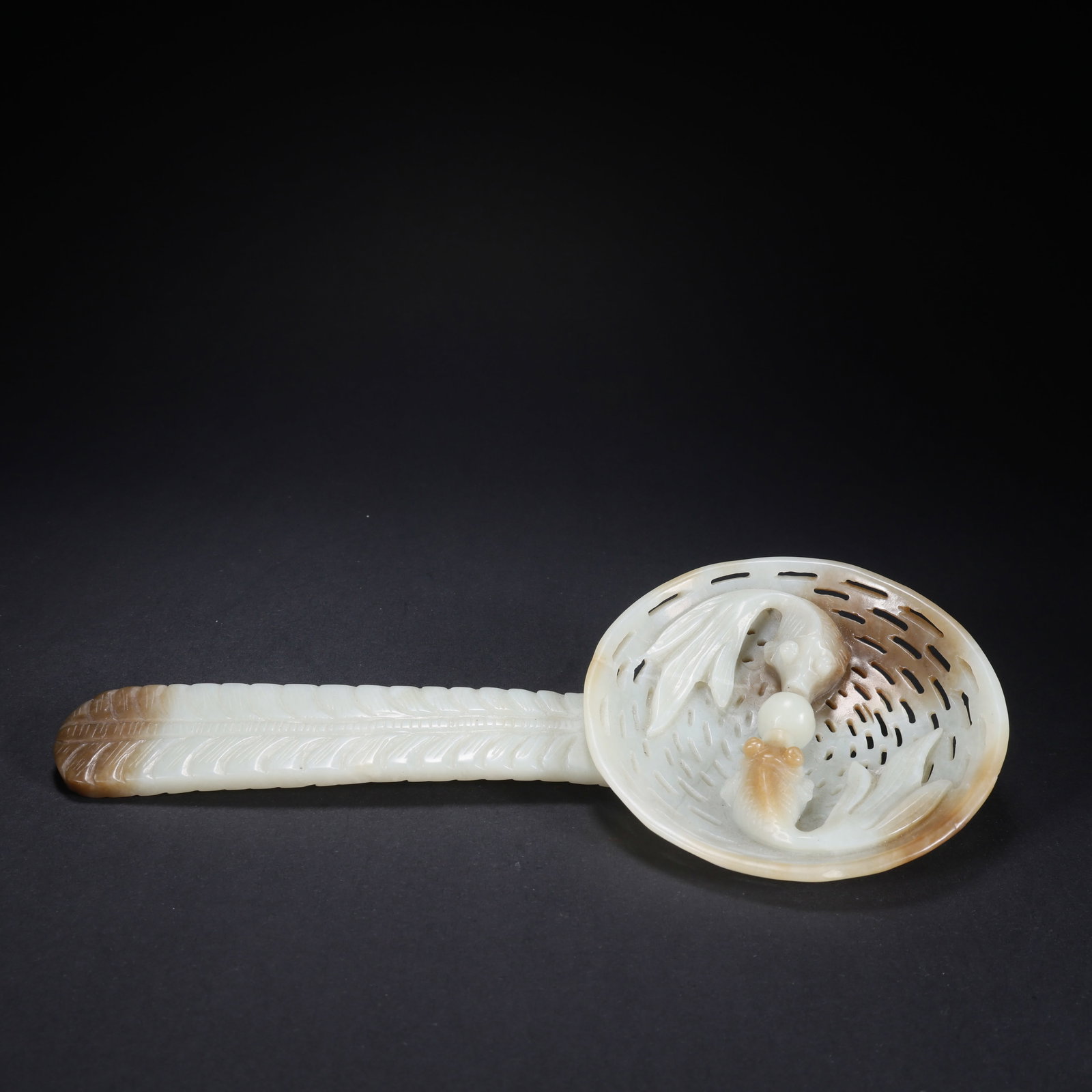 A HETIAN JADE FAN-SHAPED CENSER WITH TWO FISH PLAYING WITH PEARL (1 of 9)