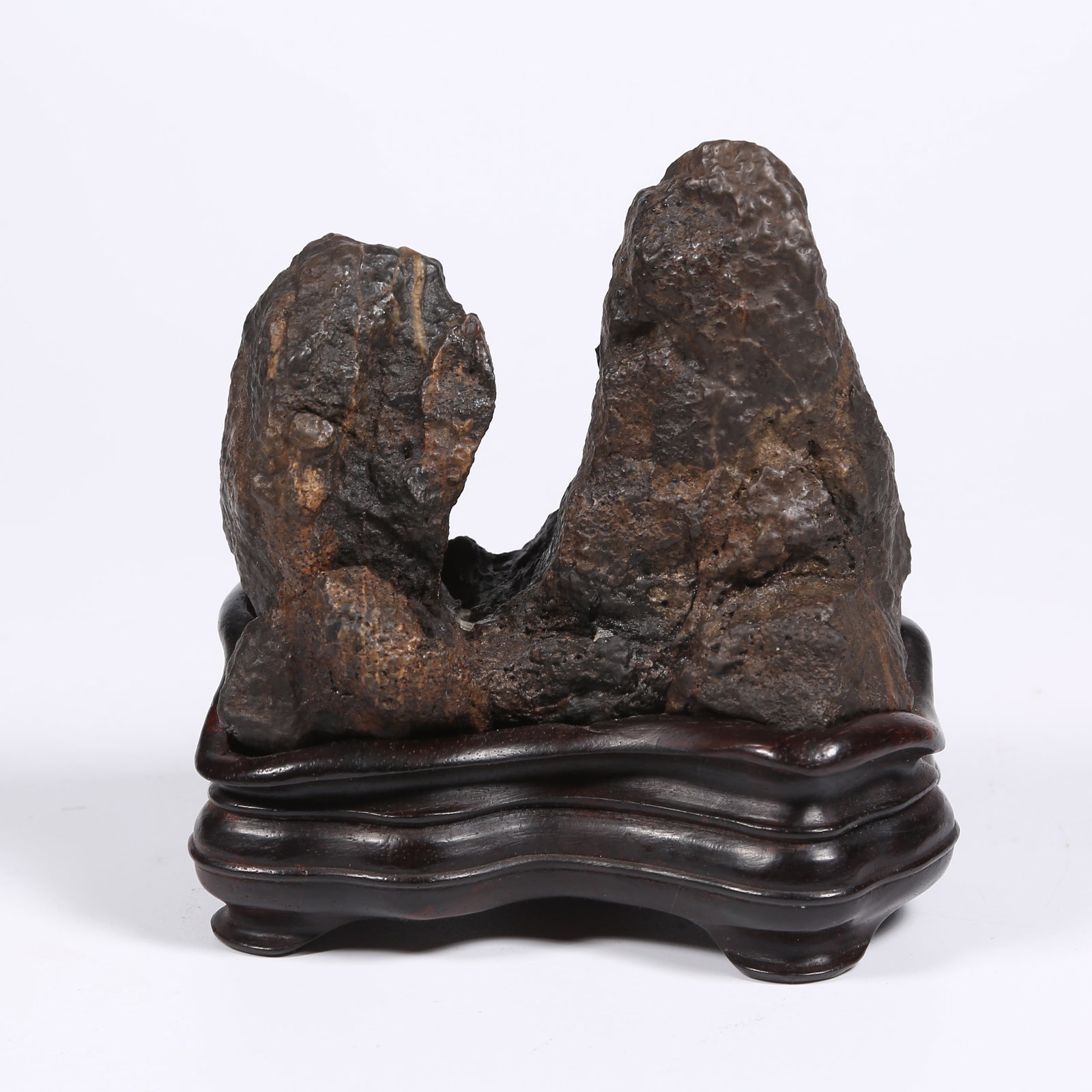 A LINGBI SCHOLAR'S ROCK ORNAMENT (1 of 8)