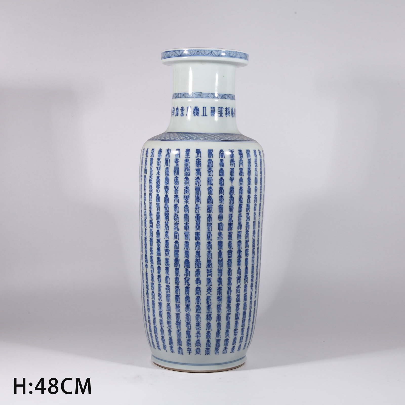 A UNDERGLAZE BLUE CLUB-SHAPED VASE WITH "TEN THOUSAND LONGEVITY" PATTERN (1 of 10)