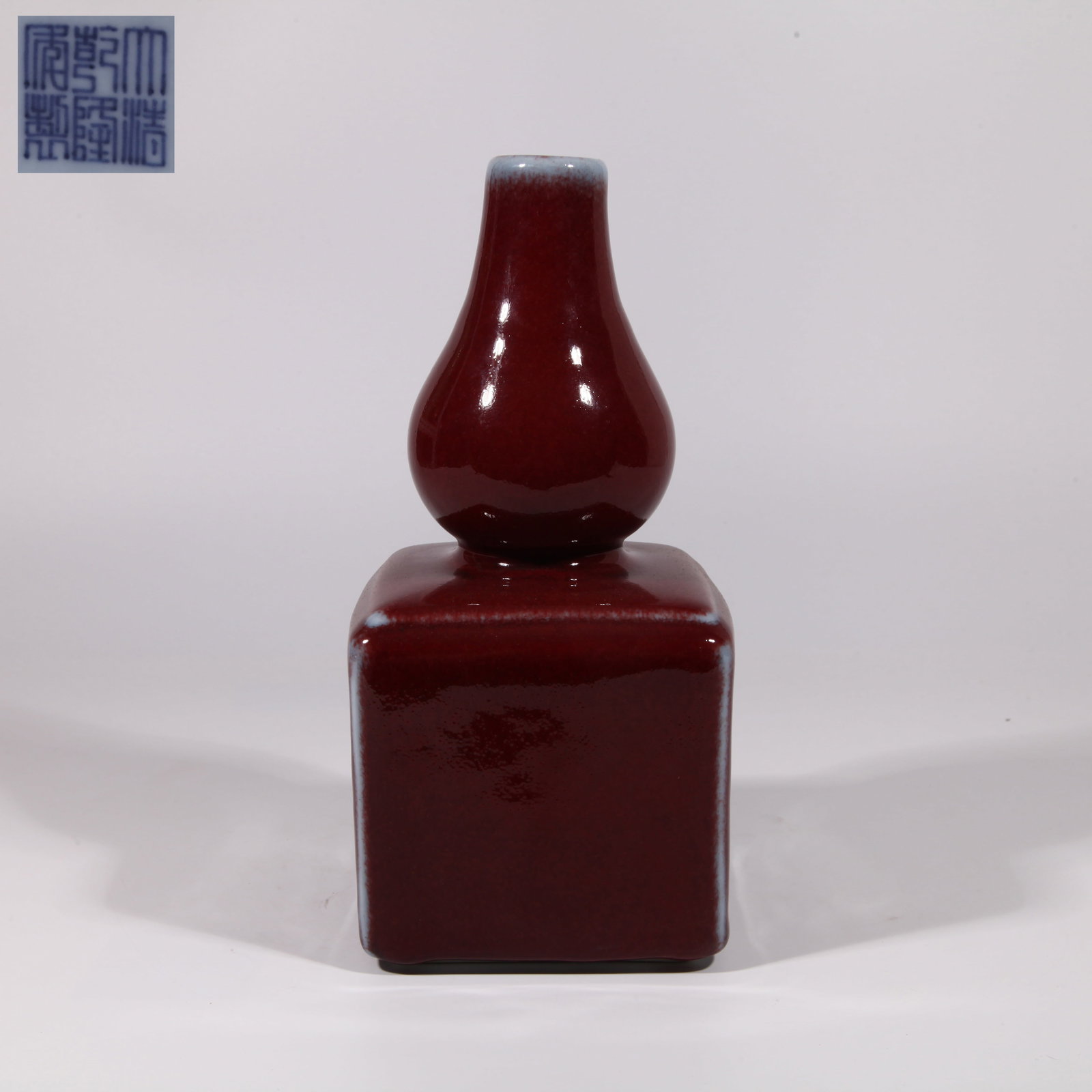 A GOURD VASE WITH KILN-TRANSMUTATION GLAZE, ROUND HEAVEN AND SQUARE EARTH SHAPE: Gourd Vase with Kiln-Transmutation Glaze, Round Heaven and Square Earth Shape