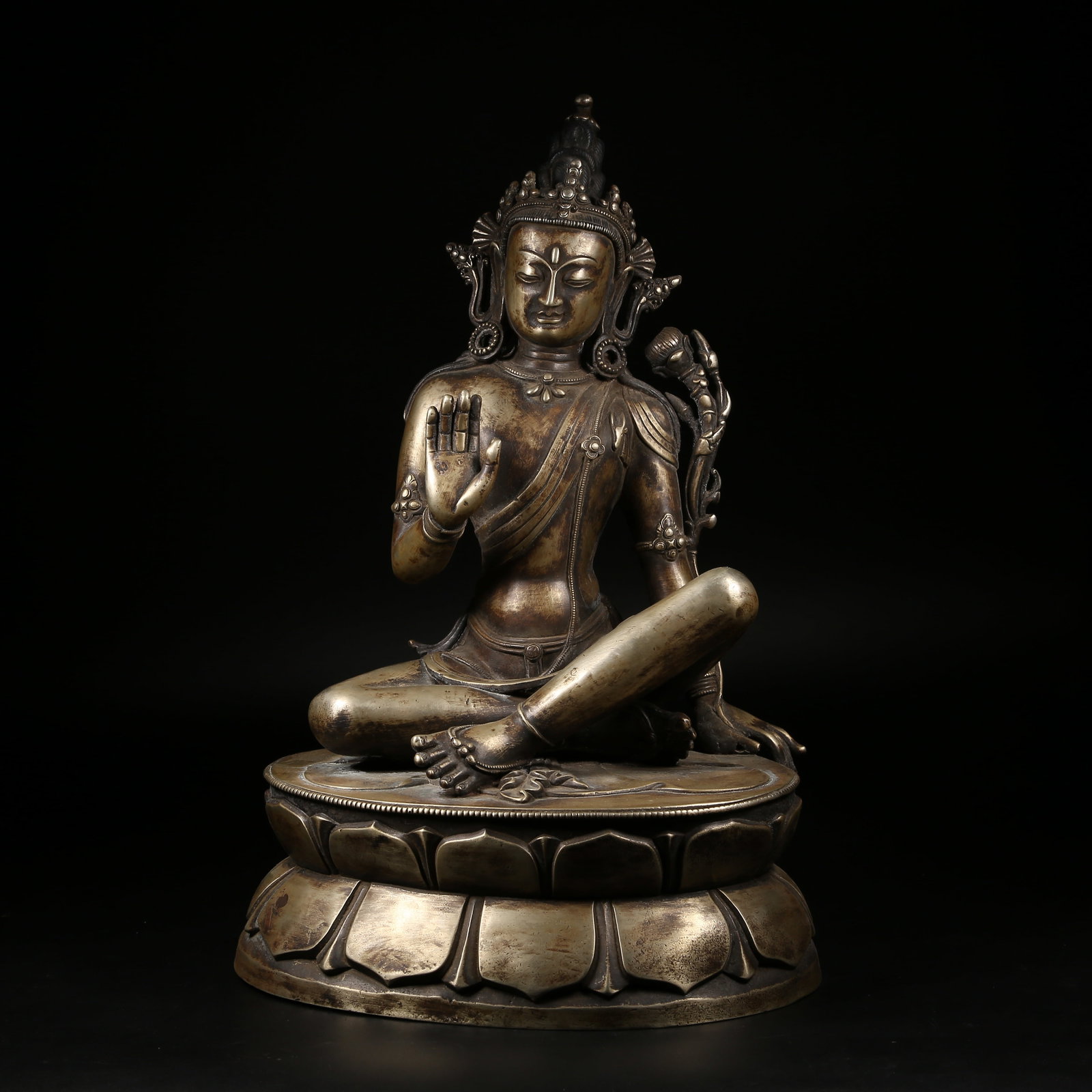 A GILT SILVER AVALOKITESHVARA STATUE: Gilt Silver Avalokiteshvara Statue