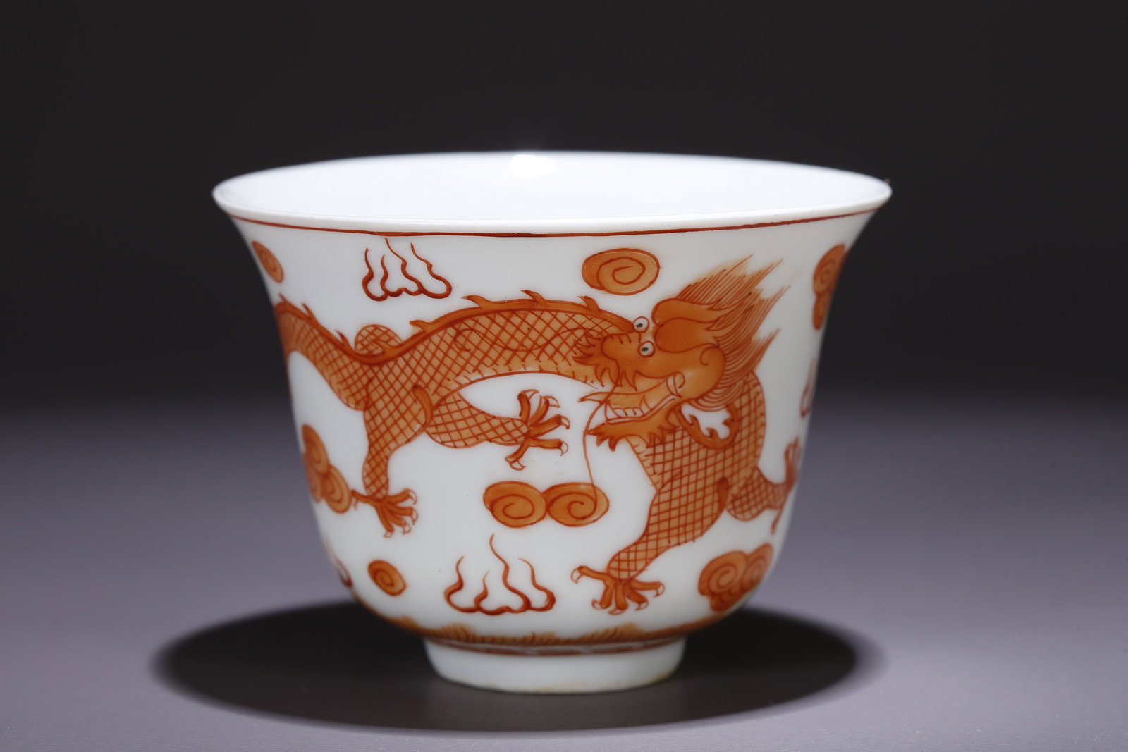 A UNDERGLAZE RED CLOUD AND DRAGON PATTERN CUP (PAIR) - 4