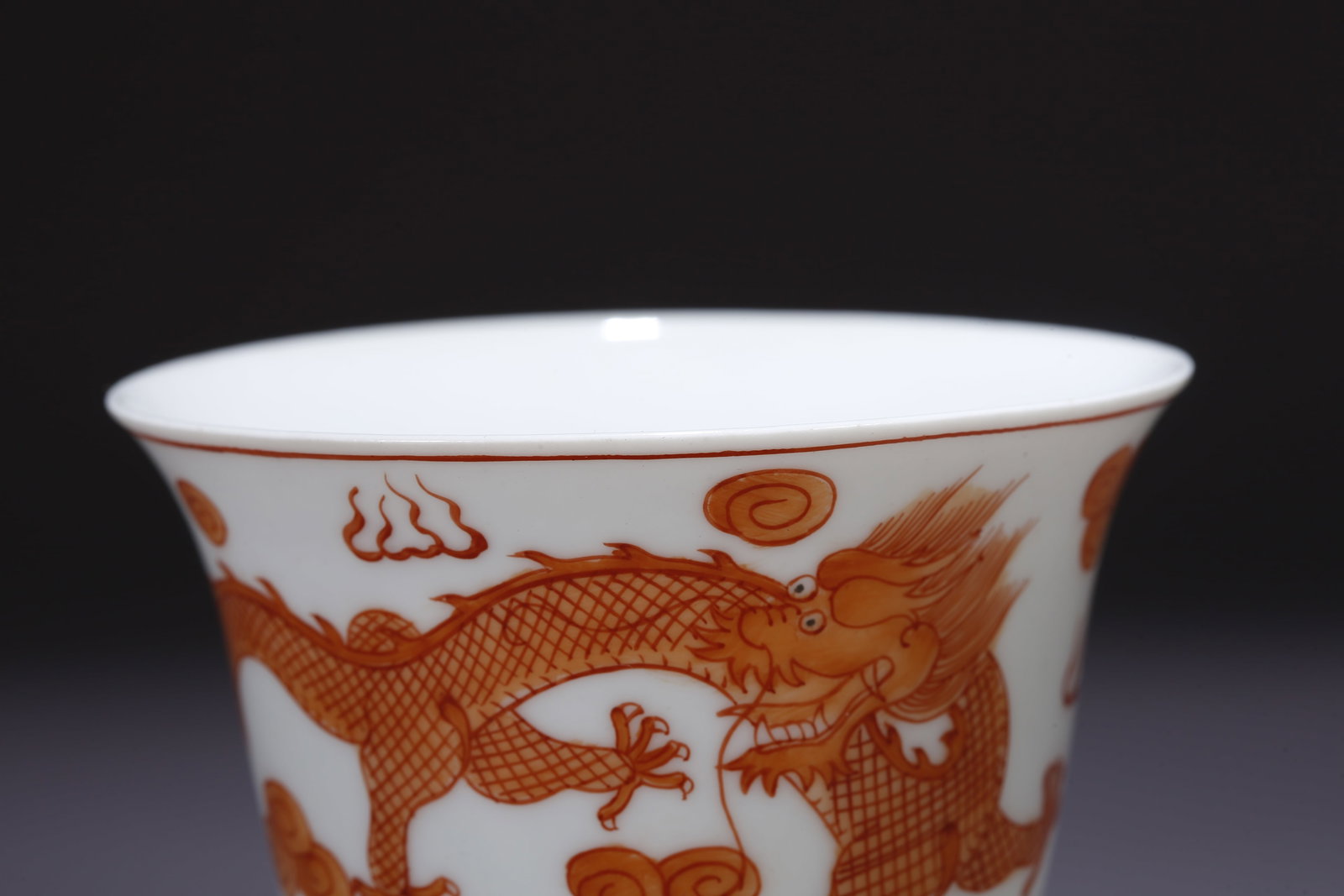 A UNDERGLAZE RED CLOUD AND DRAGON PATTERN CUP (PAIR) - 6