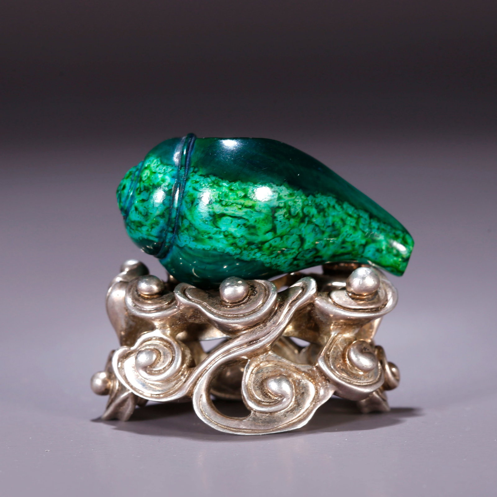 A QIUJUE CONCH-SHAPED ORNAMENT (WITH STERLING SILVER BASE): Qiujue Conch-Shaped Ornament (with Sterling Silver Base)