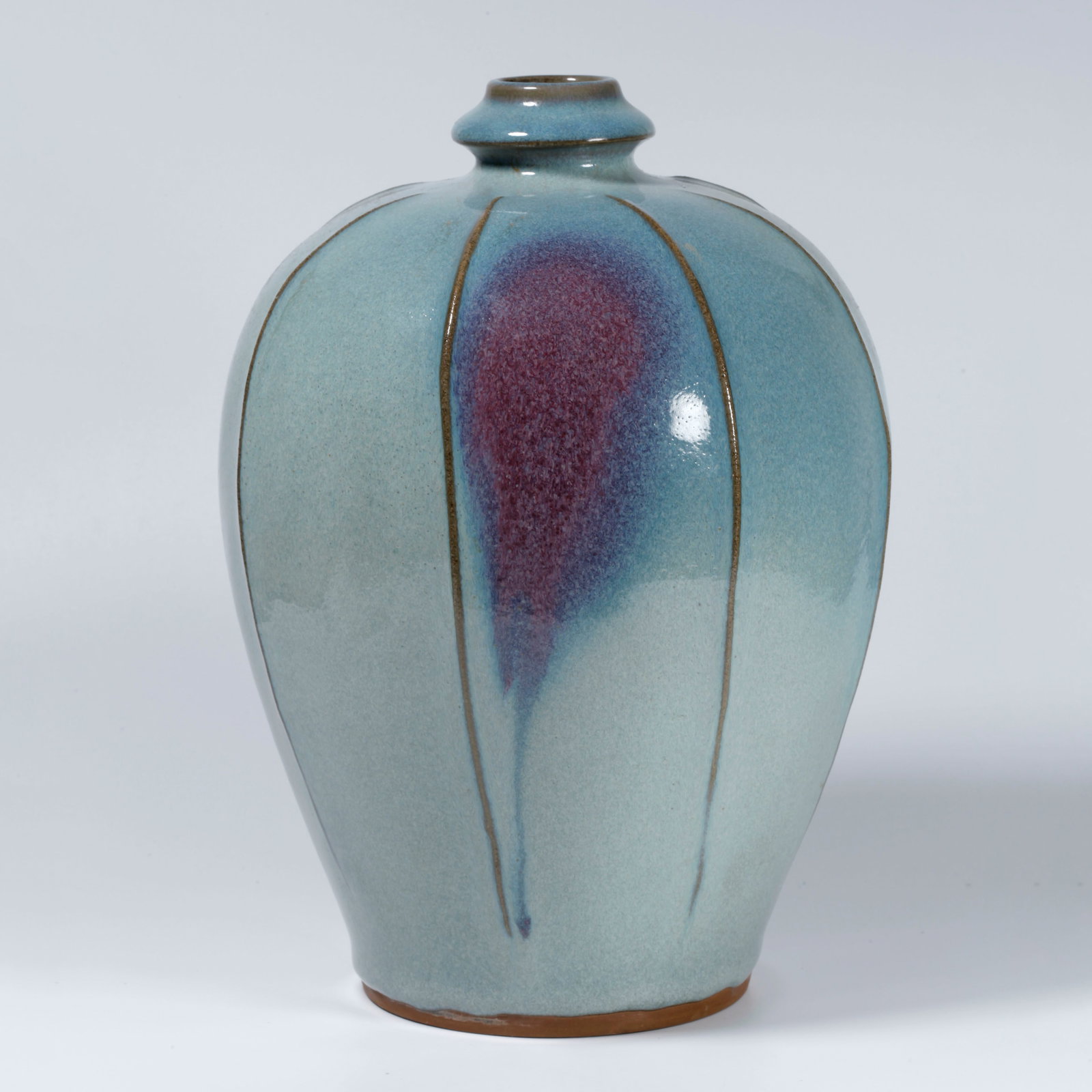 A JUN KILN APPRECIATION VASE (1 of 10)