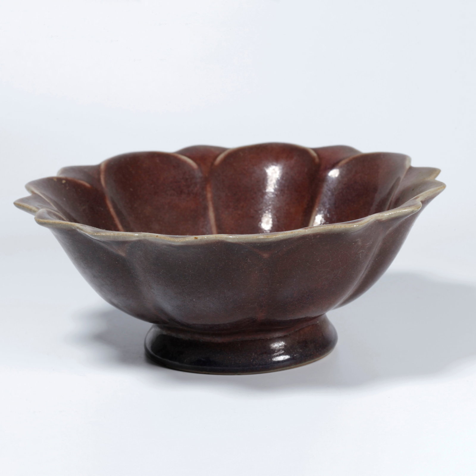 A JUN KILN GOLD-PAINTED WATER BASIN WITH LOTUS PATTERN (1 of 9)