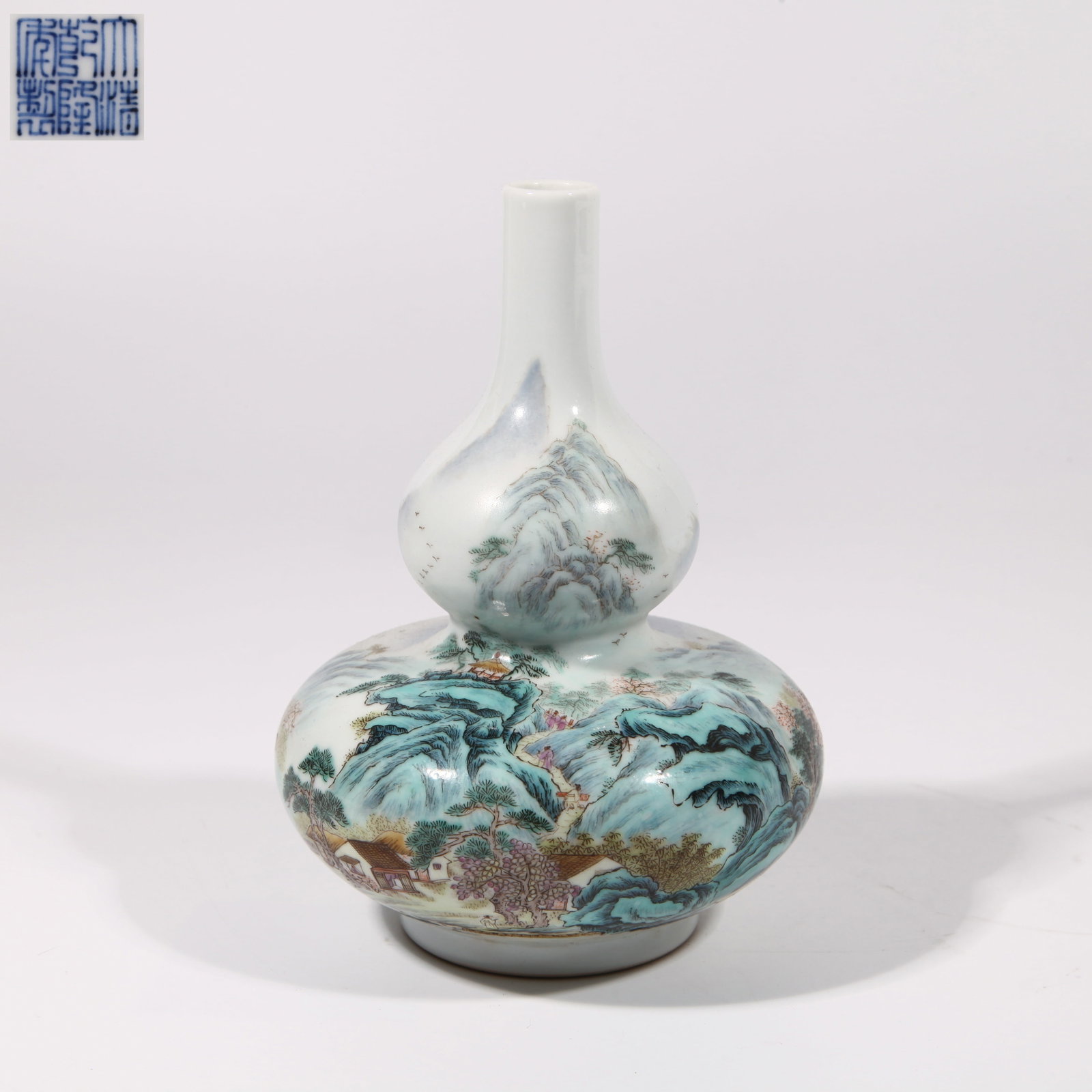 A GOURD VASE WITH "UNIFIED RIVERS AND MOUNTAINS" DESIGN IN WUCAI (1 of 8)