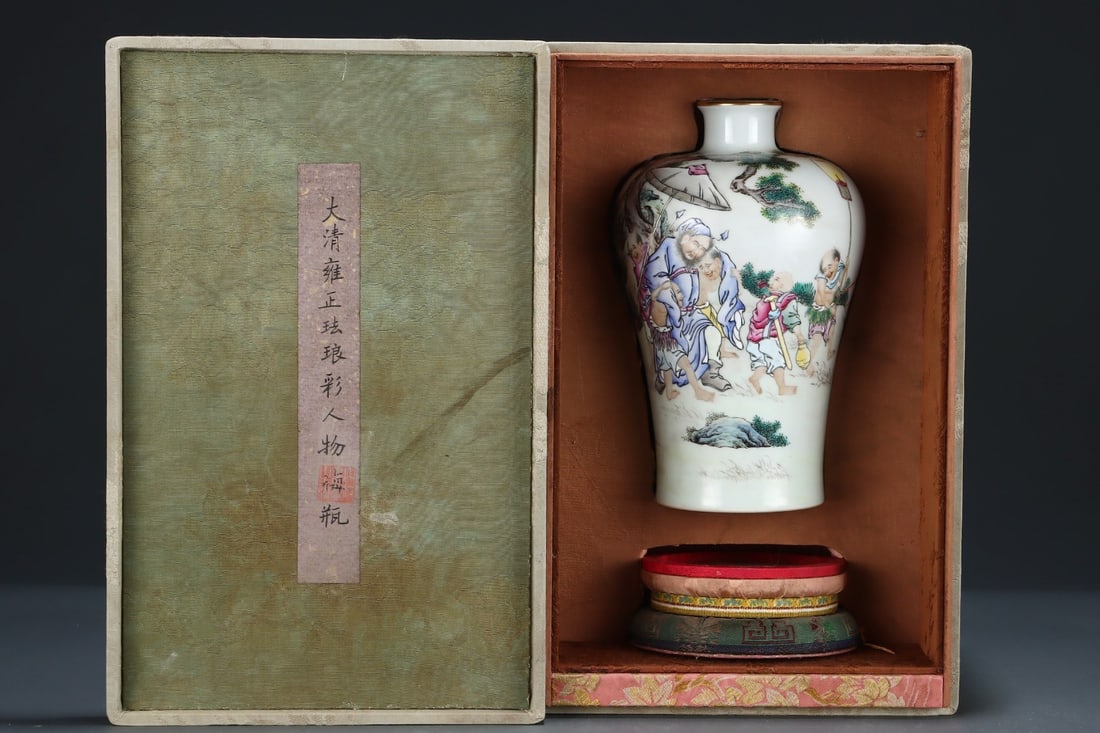 A FALANCAI MEIPING VASE WITH FIGURE SCENE (1 of 9)