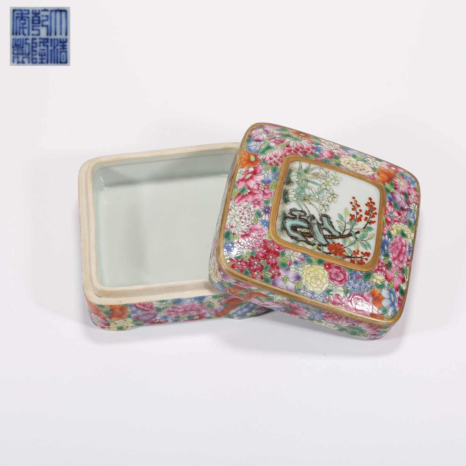 A FAMILLE-ROSE FLORAL SQUARE LIDDED BOX (1 of 10)