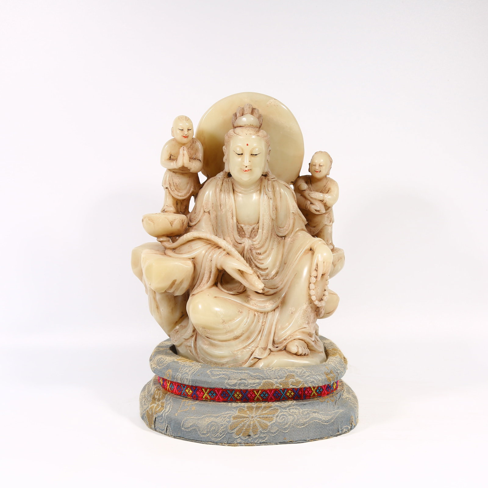 A SHOUSHAN STONE GUANYIN: Shoushan stone Guanyin