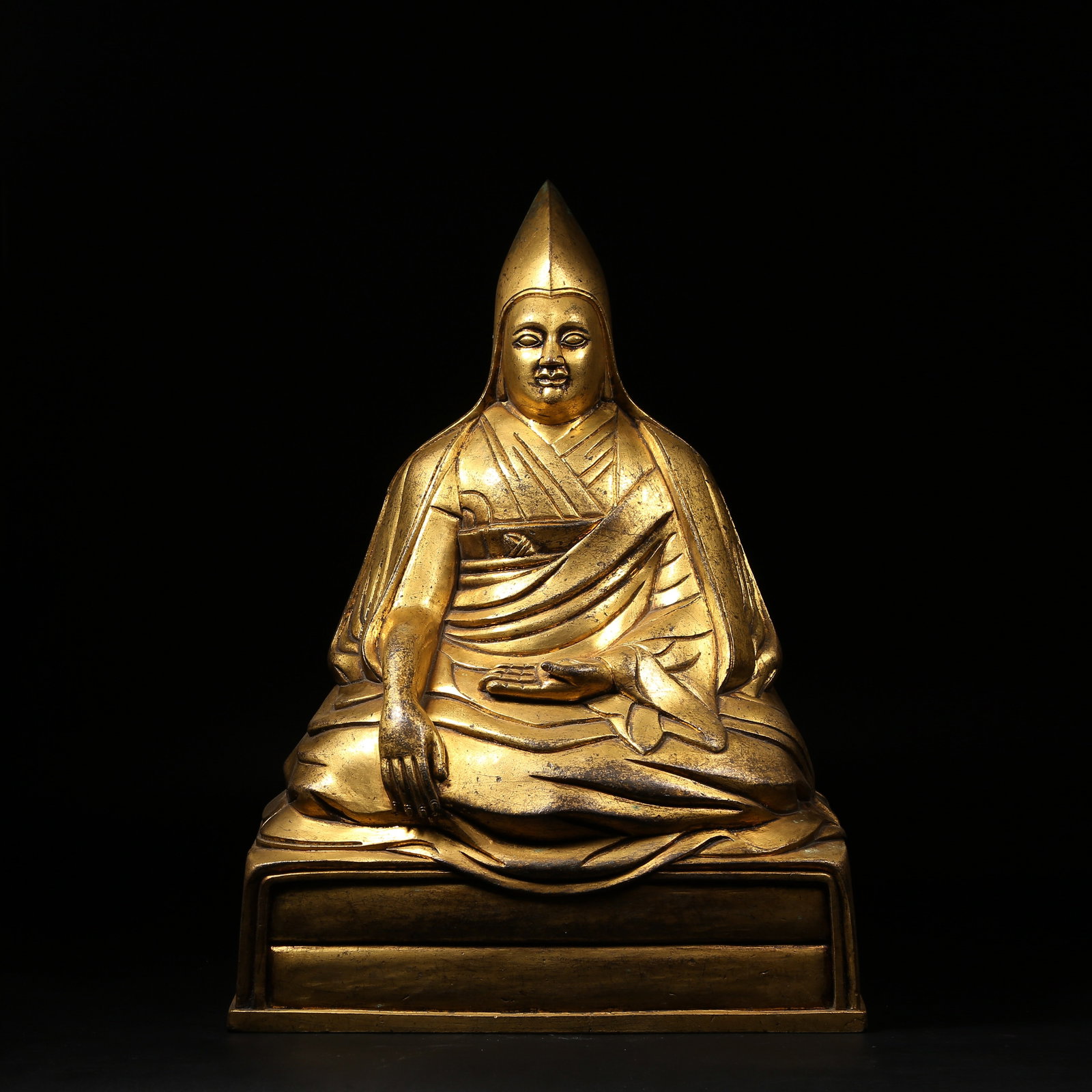 A GILT BRONZE GURU STATUE: Gilt Bronze Guru Statue