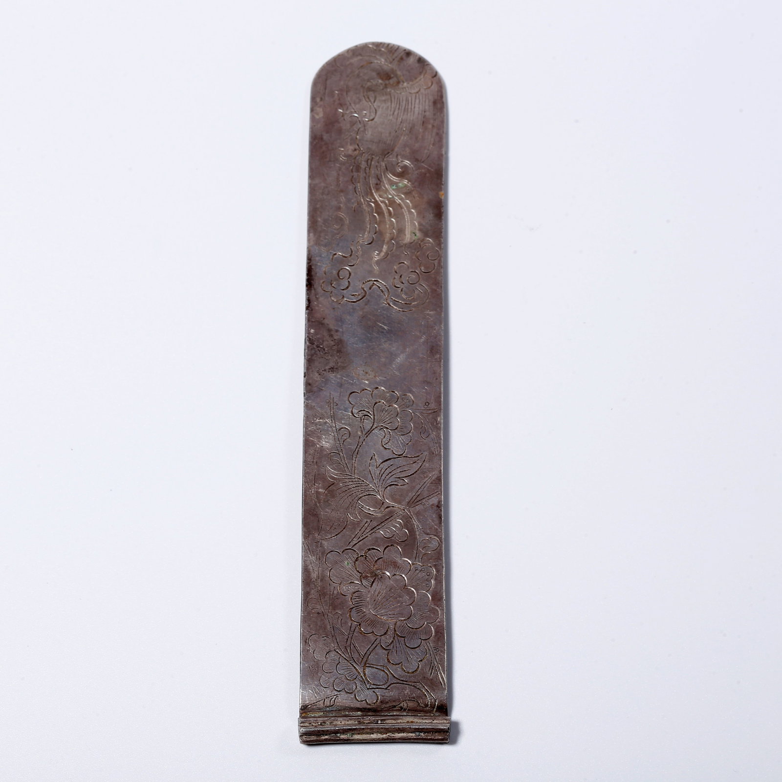 A SILVER FLORAL PATTERNED FLAT SQUARE BOX (1 of 9)