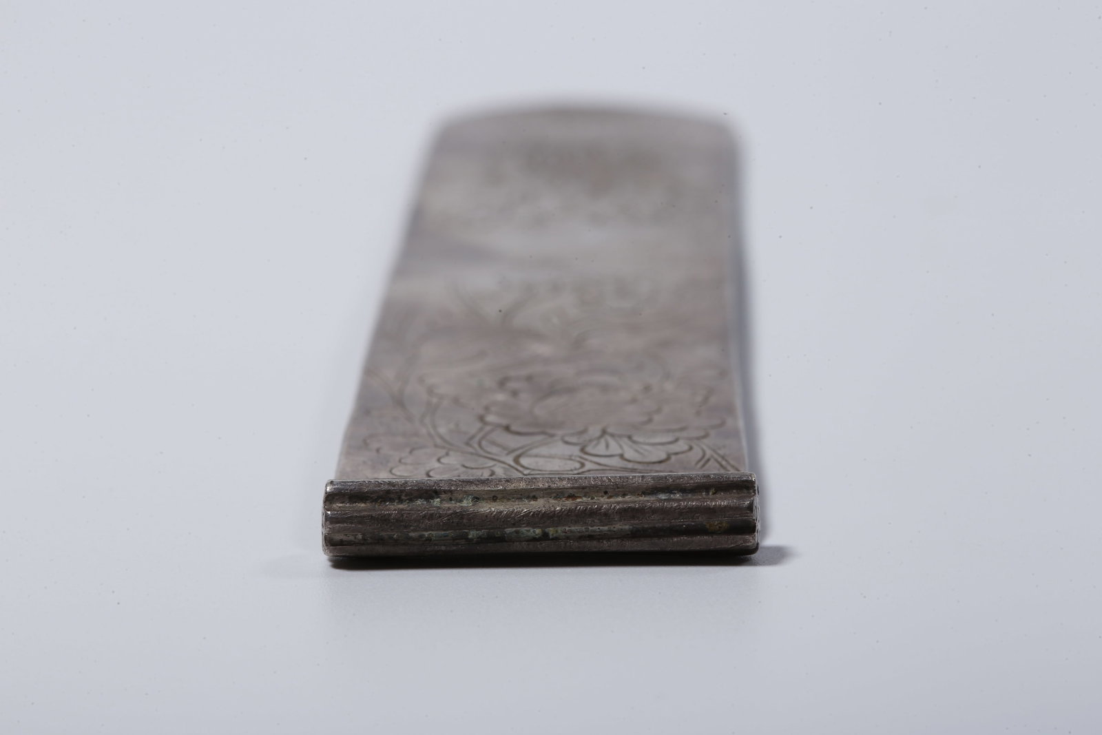 A SILVER FLORAL PATTERNED FLAT SQUARE BOX - 4