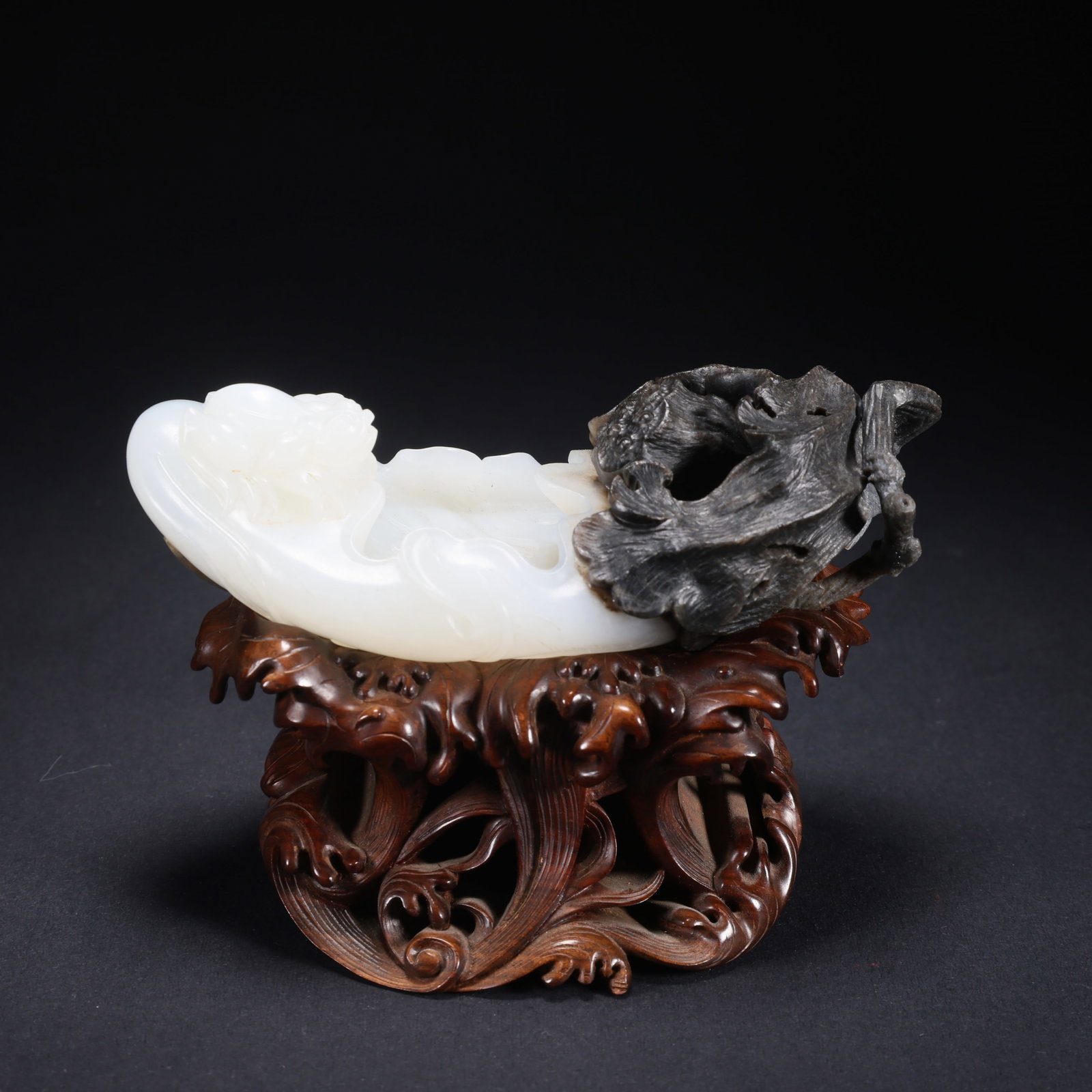 A HETIAN JADE SKILLFULLY CARVED FROGS PLAYING ON LOTUS (1 of 9)