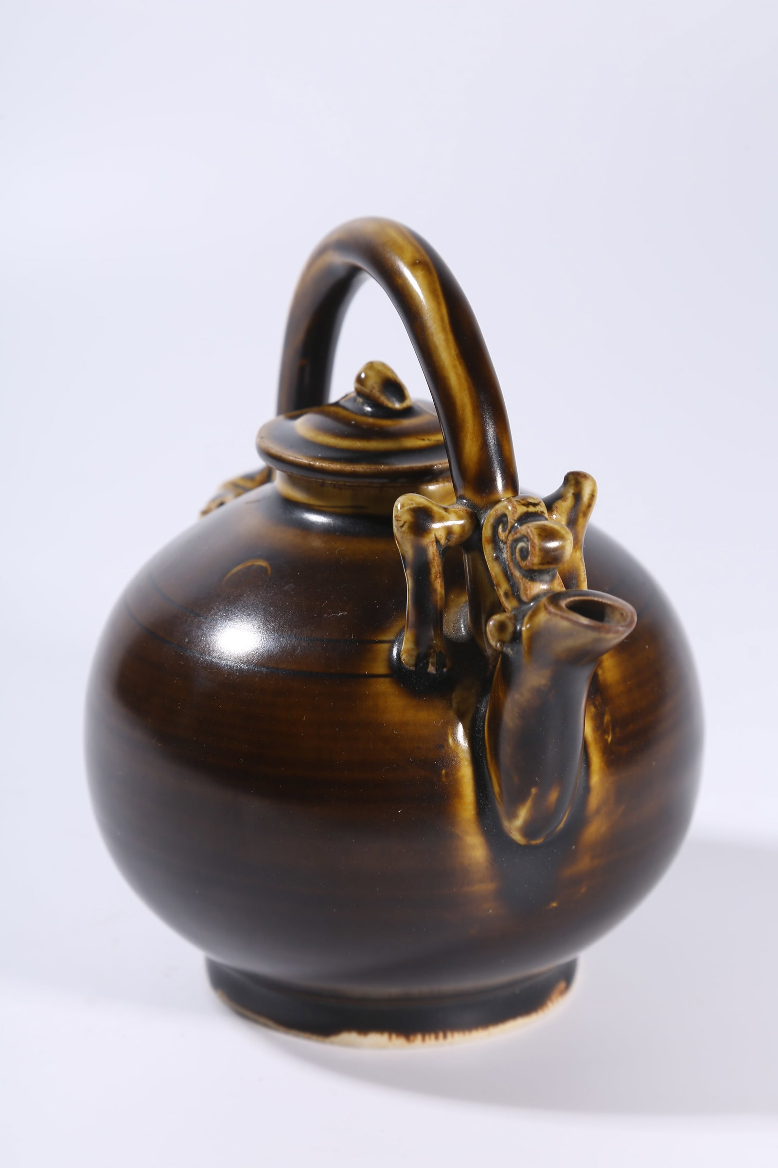 A BROWN-GLAZED HANDLED EWER - 2