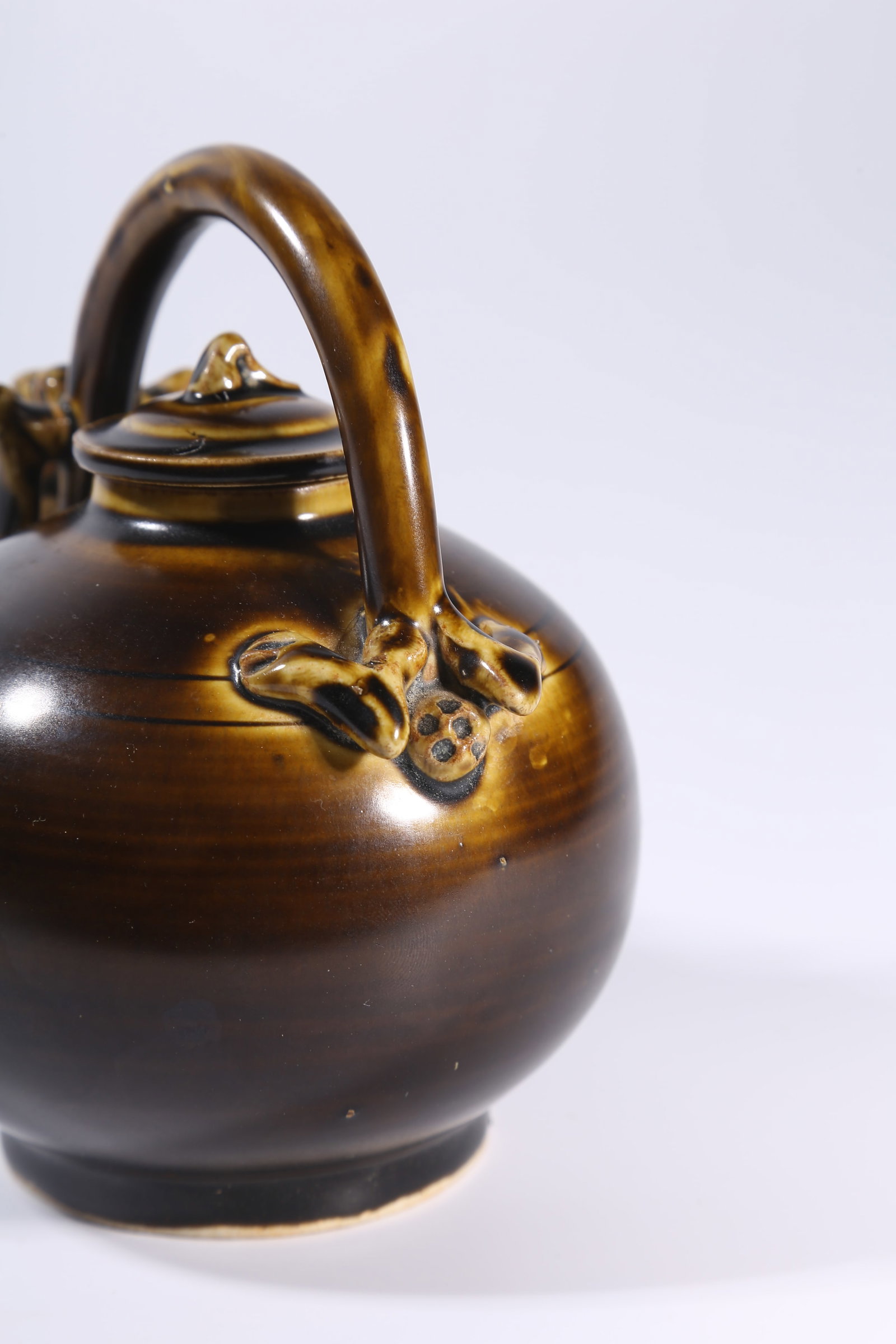 A BROWN-GLAZED HANDLED EWER - 5