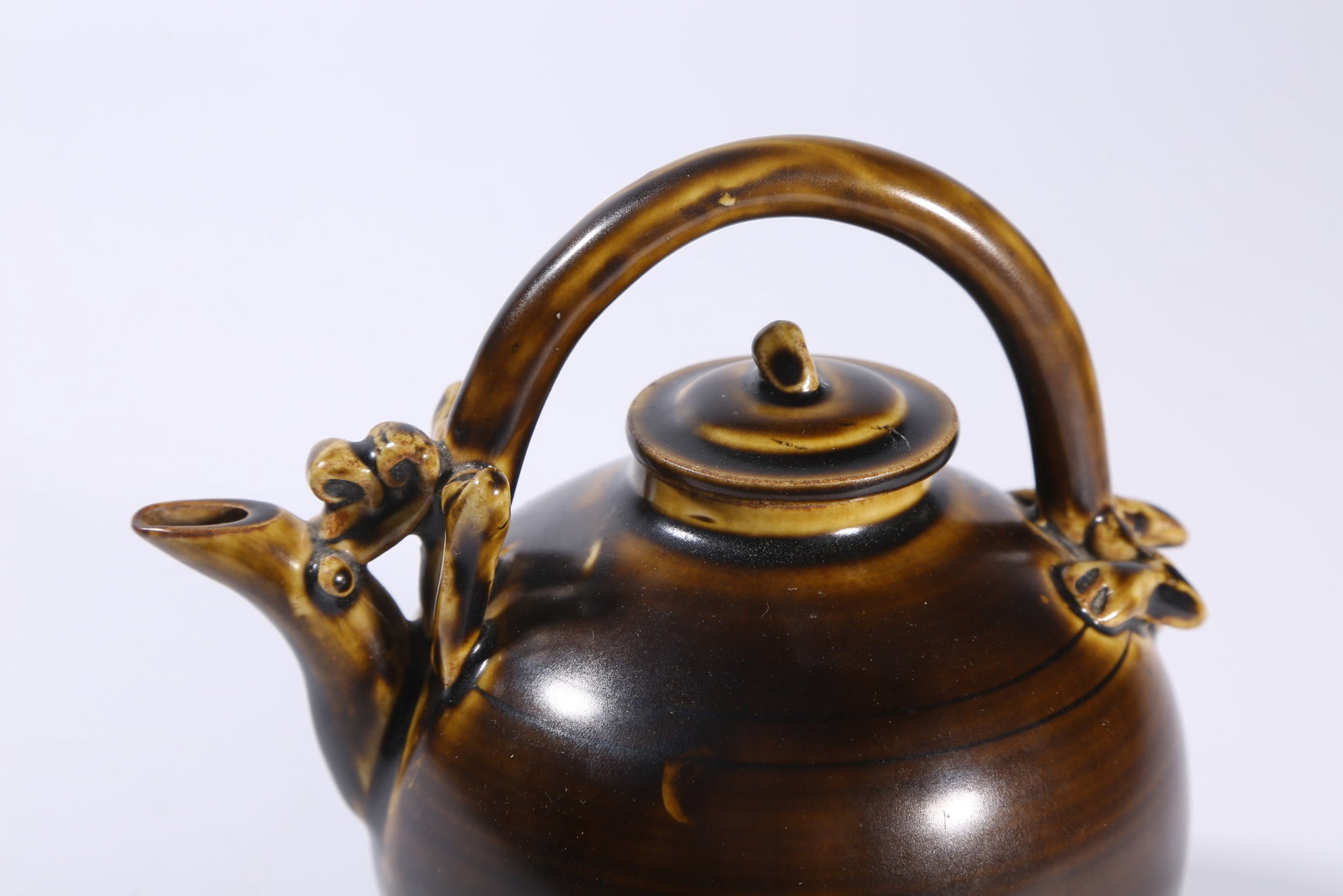A BROWN-GLAZED HANDLED EWER - 7