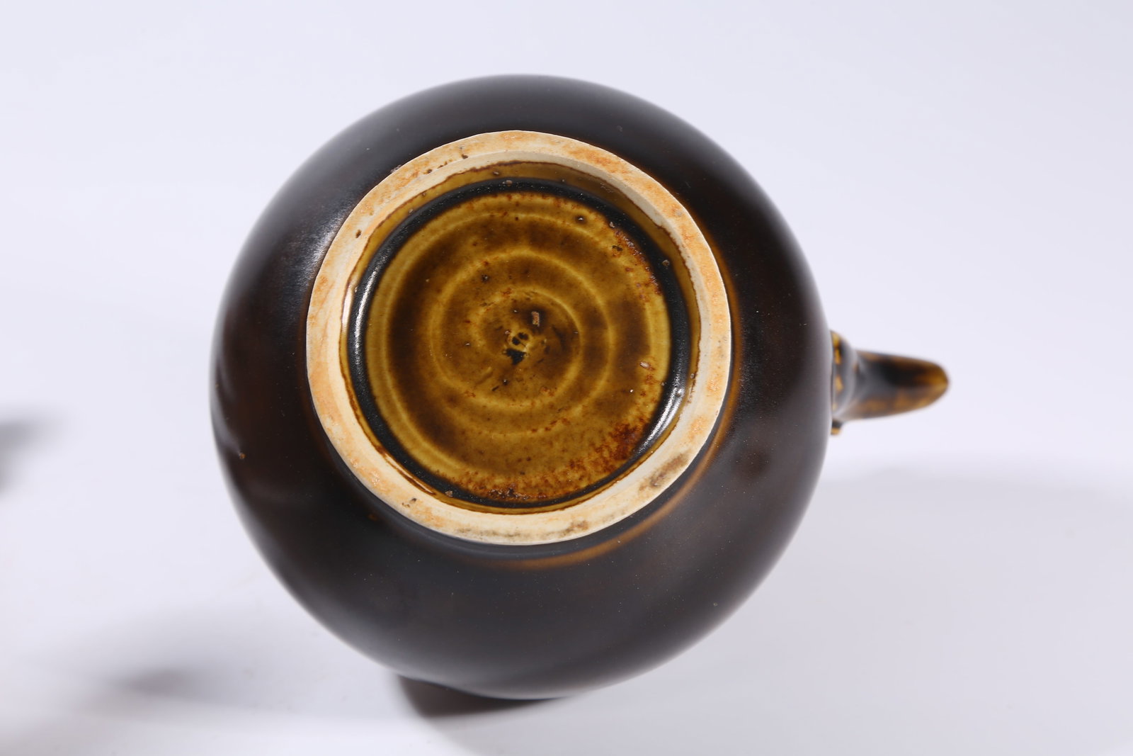 A BROWN-GLAZED HANDLED EWER - 9