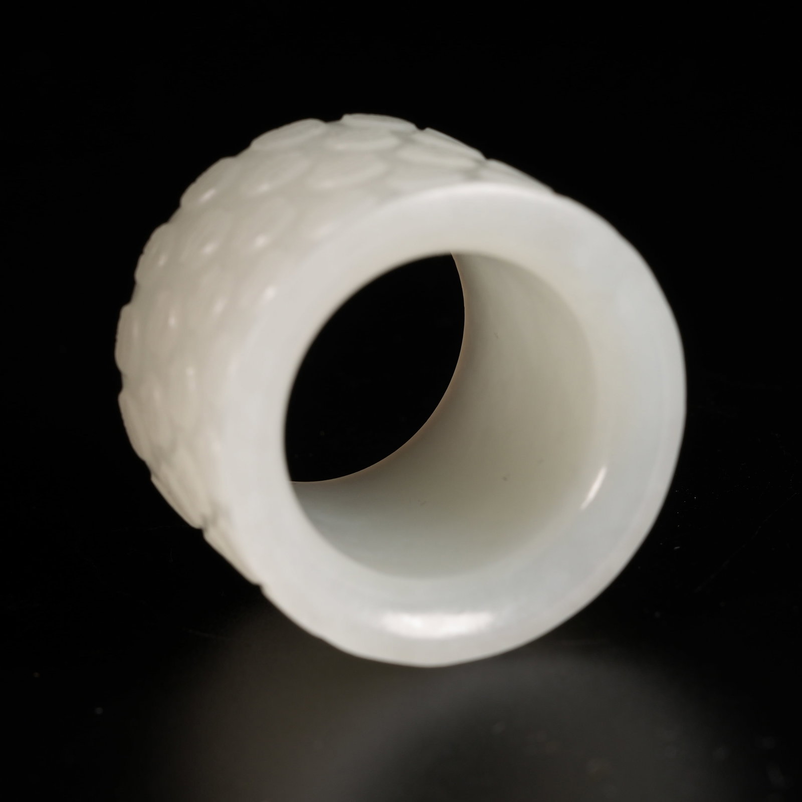 A HETIAN WHITE JADE LONGEVITY PATTERN THUMB RING - 6