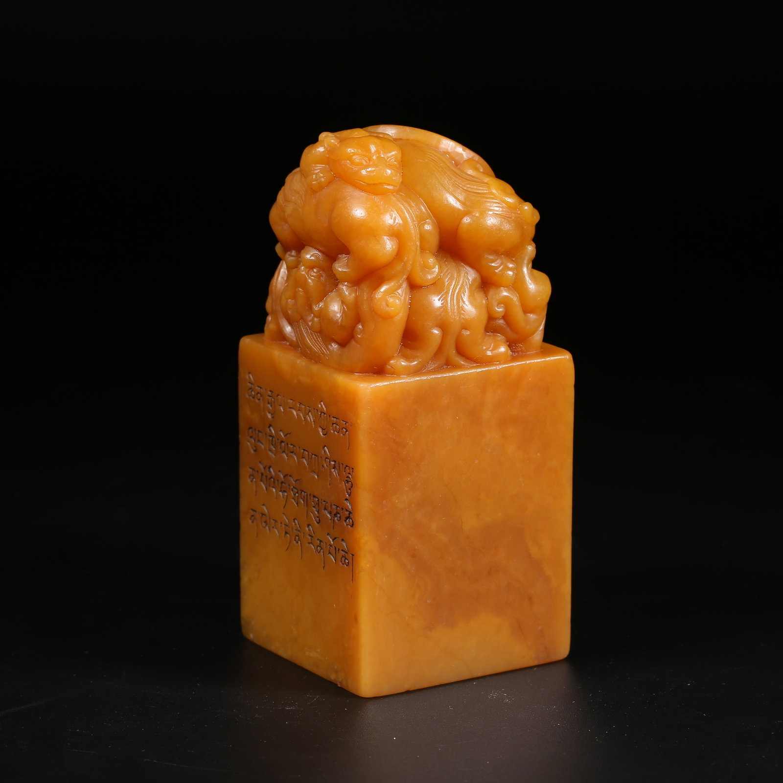 A SHOUSHAN TIANHUANG STONE SEAL WITH BEAST KNOB (1 of 8)