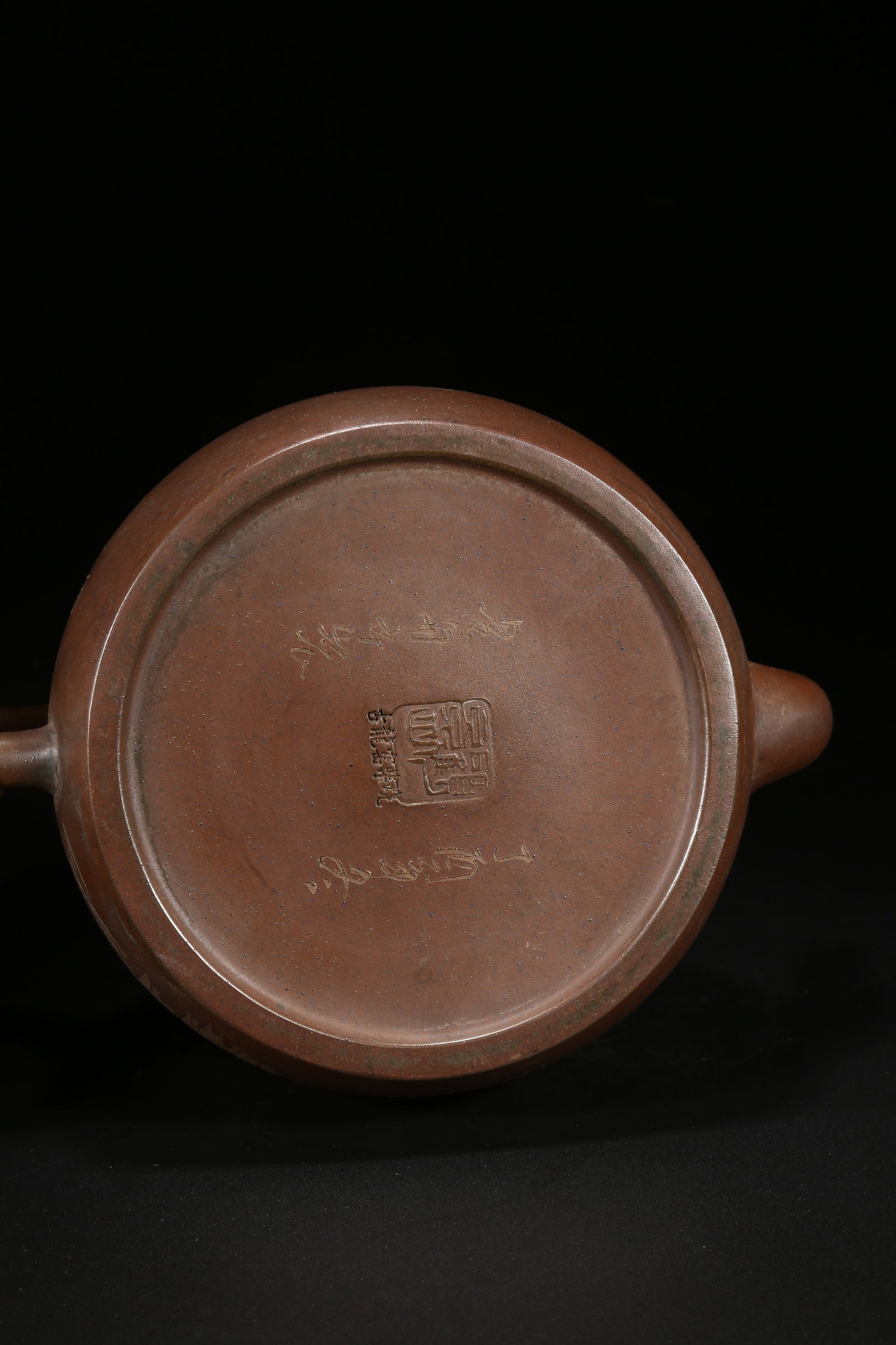 A ZISHA FIGURATIVE PATTERN TEAPOT - 9