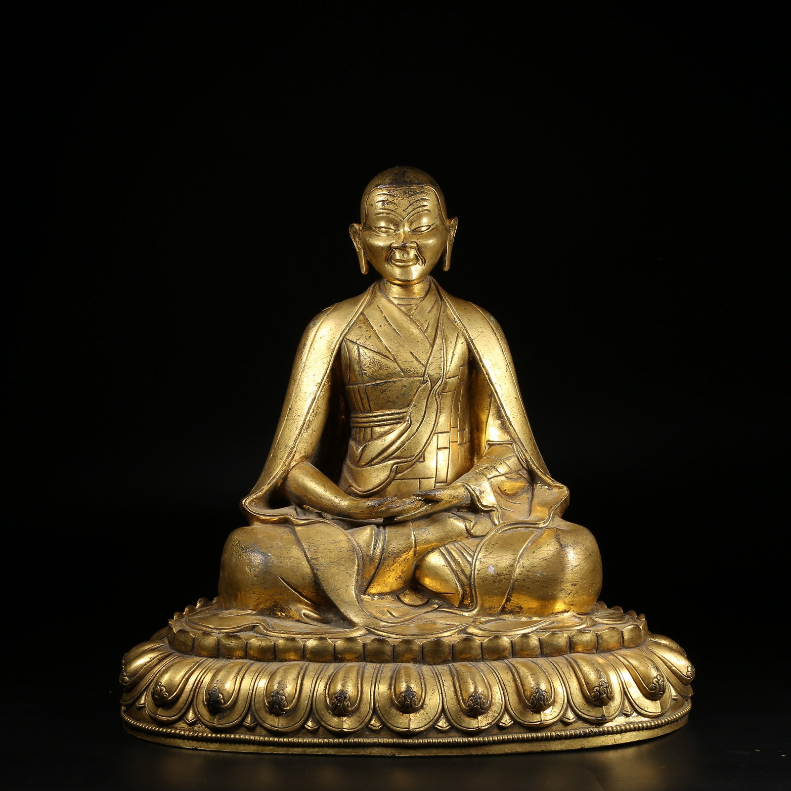 A GILT BRONZE GURU STATUE: Gilt Bronze Guru Statue