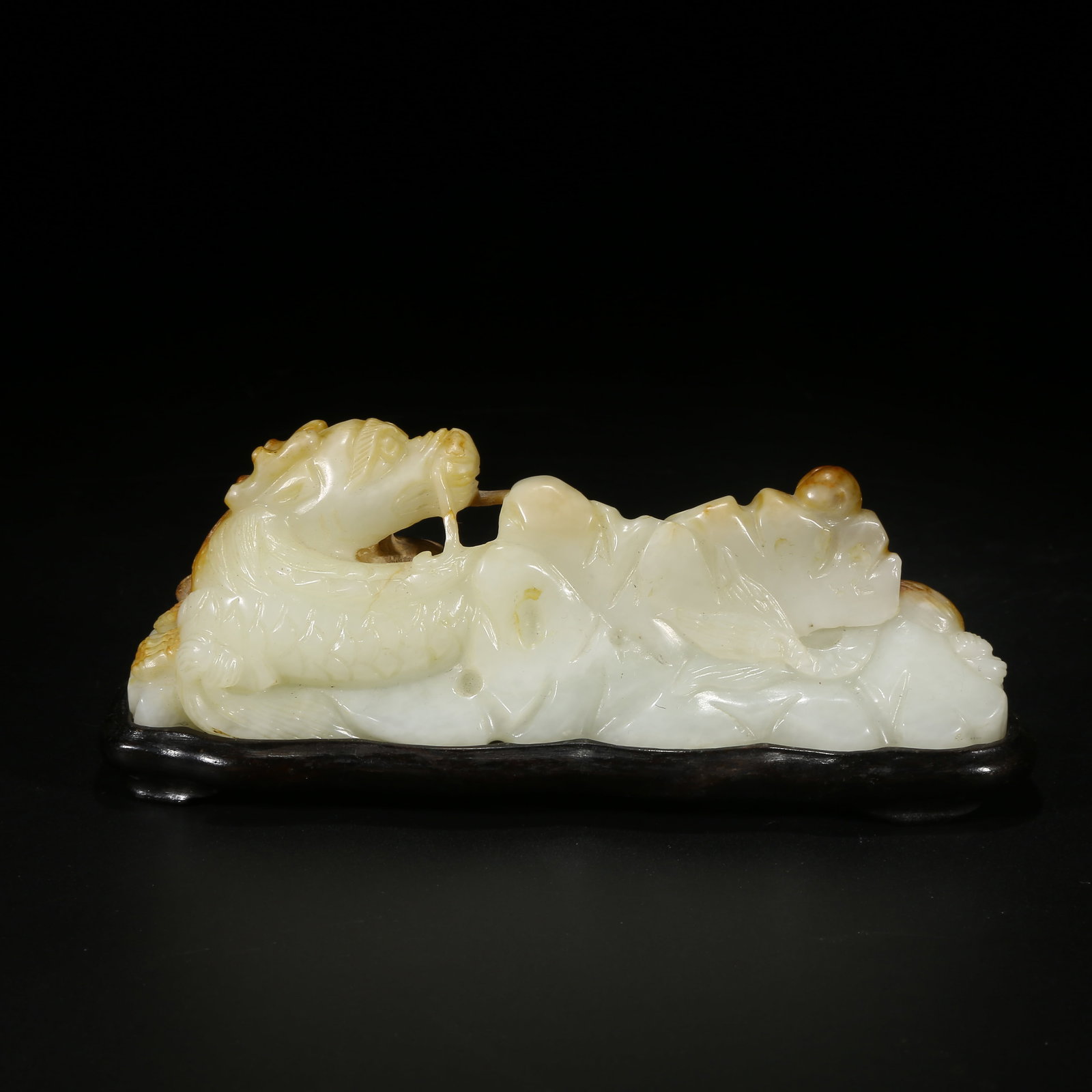 A HETIAN JADE DRAGON PATTERN ORNAMENT (1 of 8)