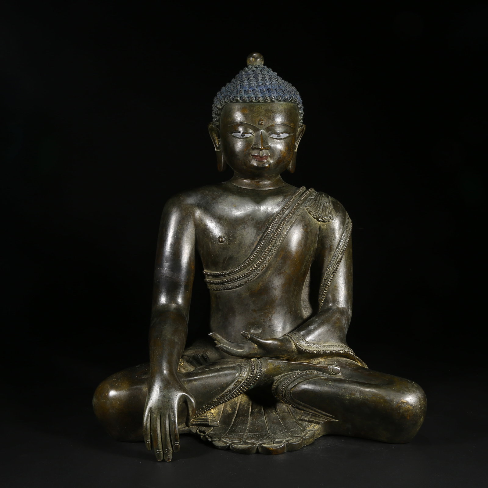 A BRONZE SHAKYAMUNI BUDDHA STATUE (1 of 8)