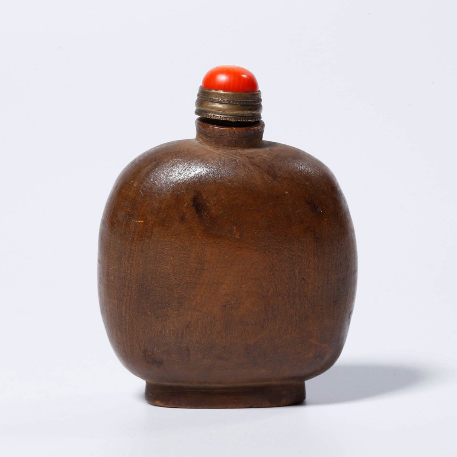 A BOXWOOD CARVED SNUFF BOTTLE (1 of 8)