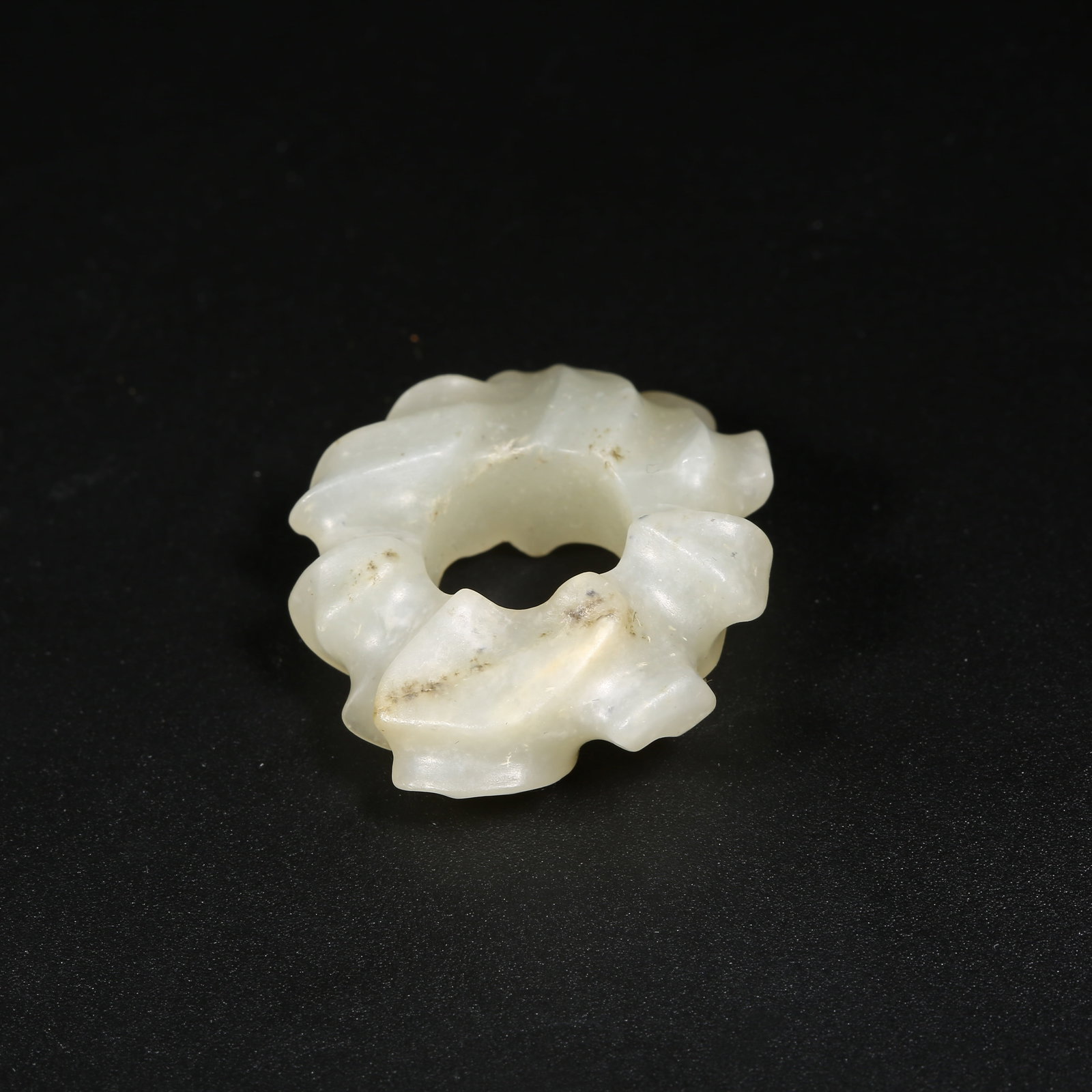 A ANCIENT JADE PENDANT (1 of 7)