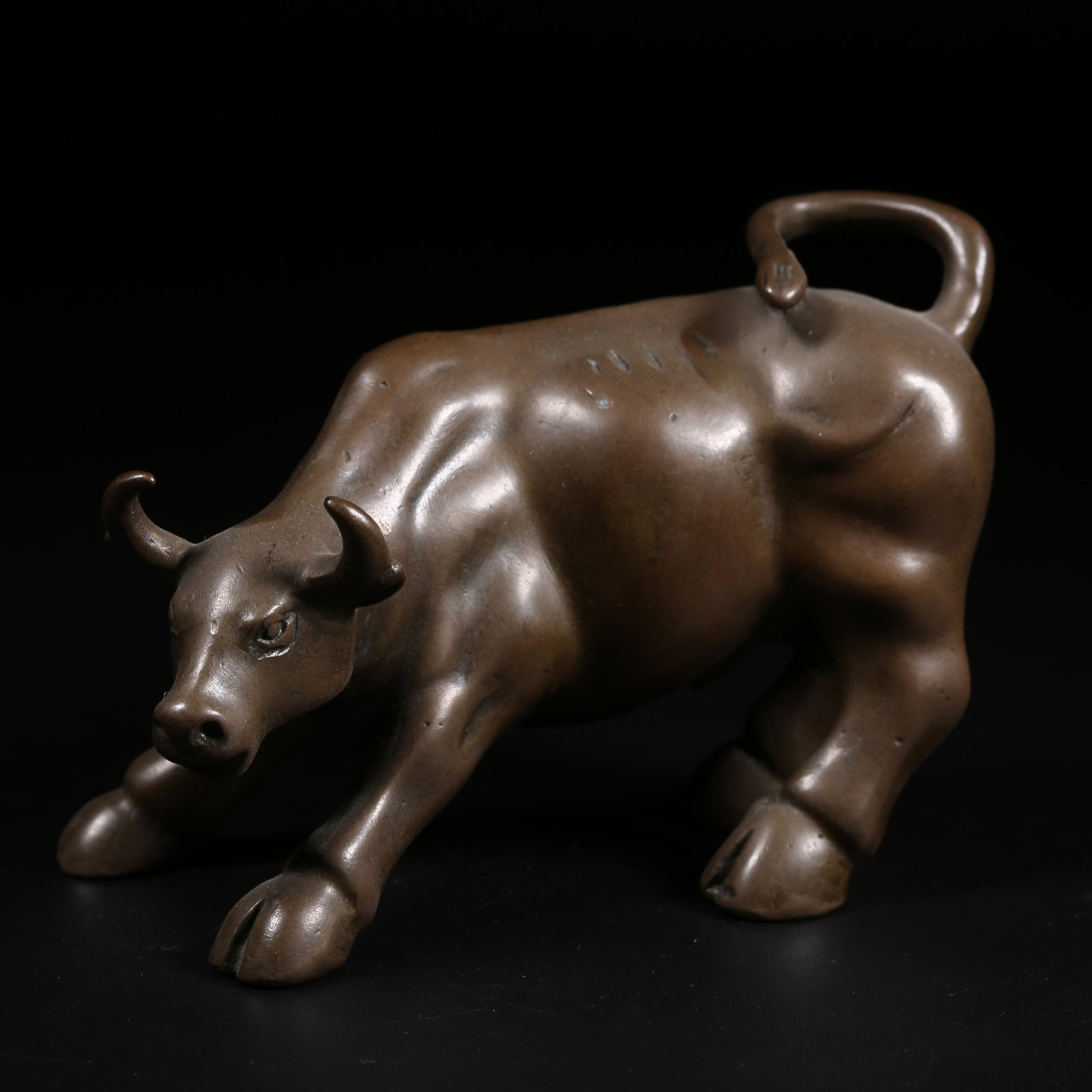 A BRONZE OX ORNAMENT (1 of 7)